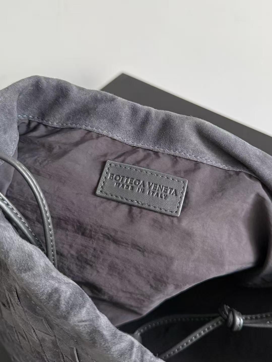 Bottega Veneta 2026 Dust Bag 32cm Gray Suede