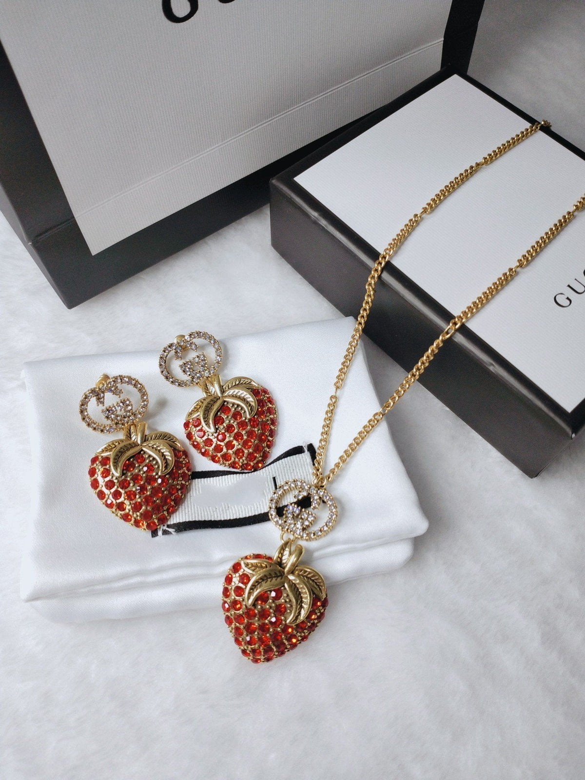 GG RED DIAMOND STRAWBERRY NECKLACE