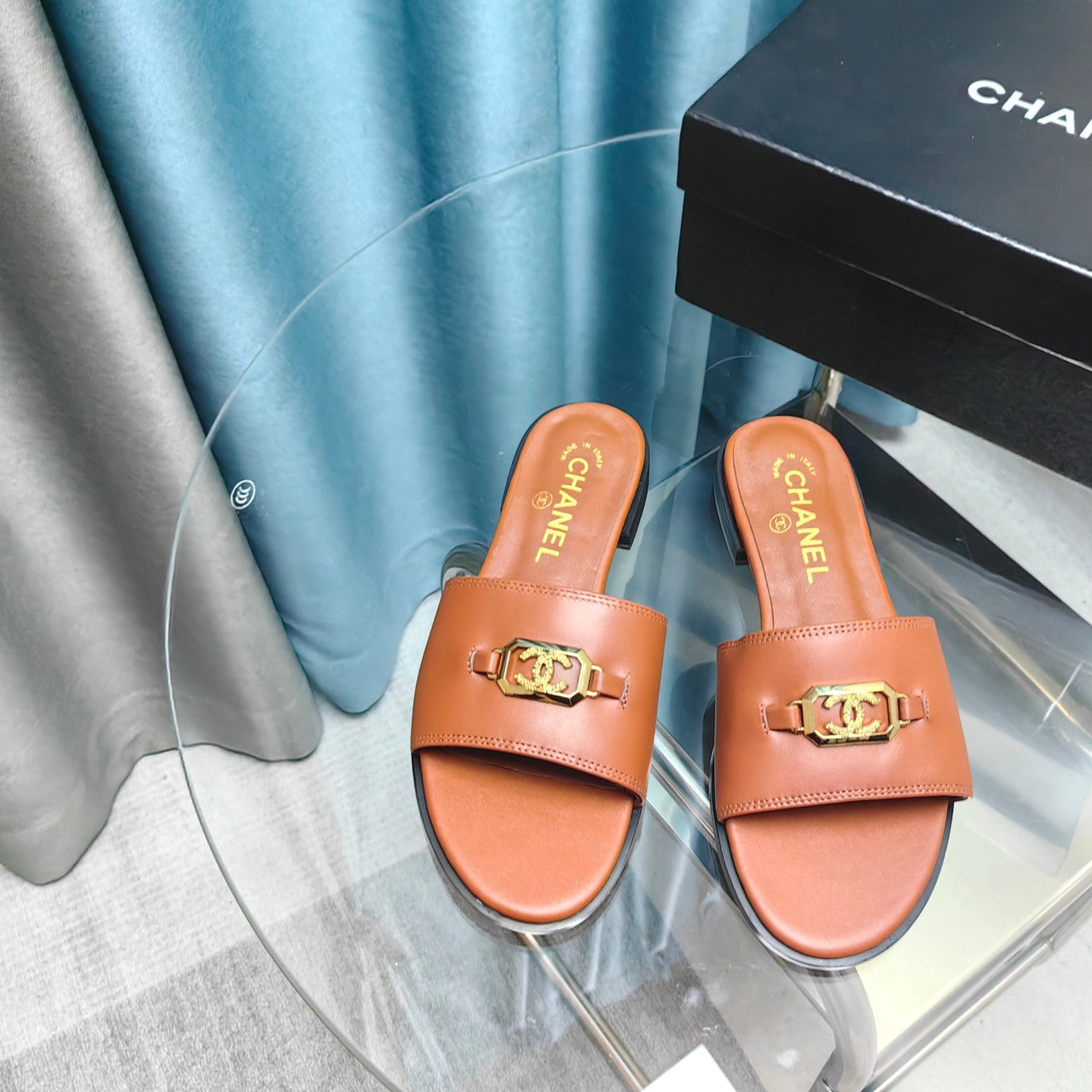 Chanel 2026 C-buckle Slippers Sheepskin 711020