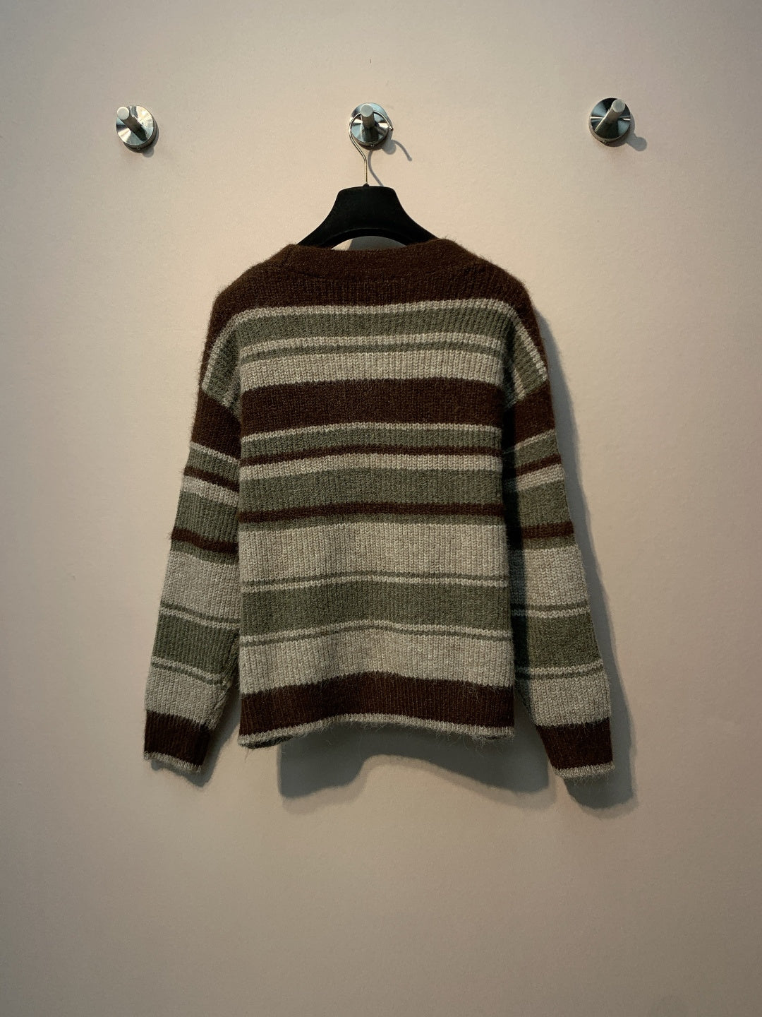 Chanel 25 Knitted V-Neck Button-Up Cardigan Wool 320070