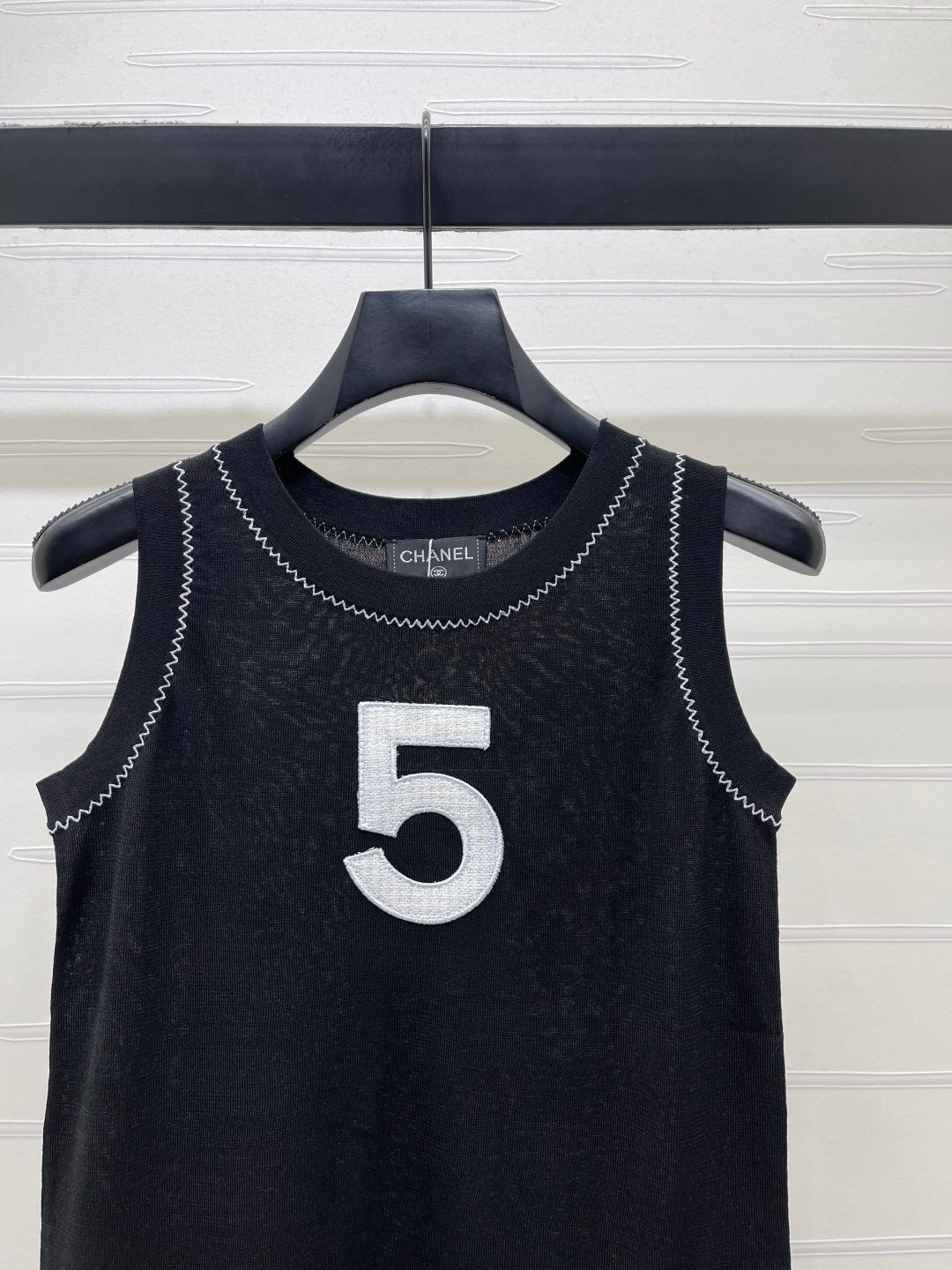 Chanel 2026 Wavy-edged Round Neck Knit Vest Tencel Viscose 356473