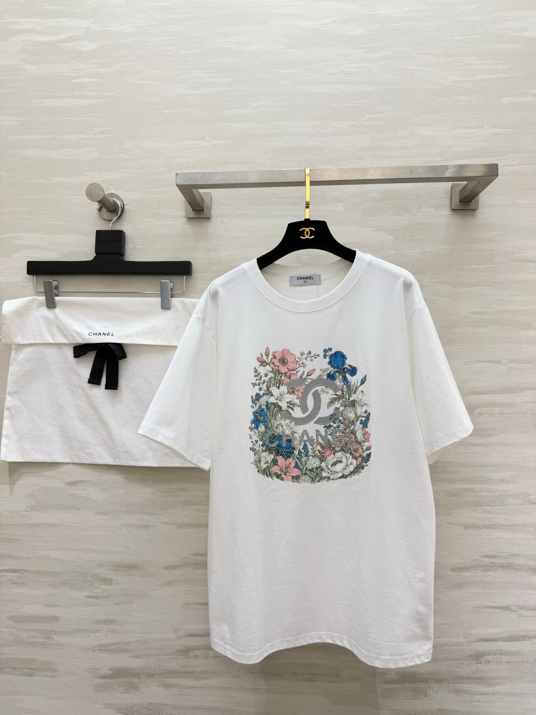 Chanel 2026 Floral Rhinestone T-shirt Cotton 681379