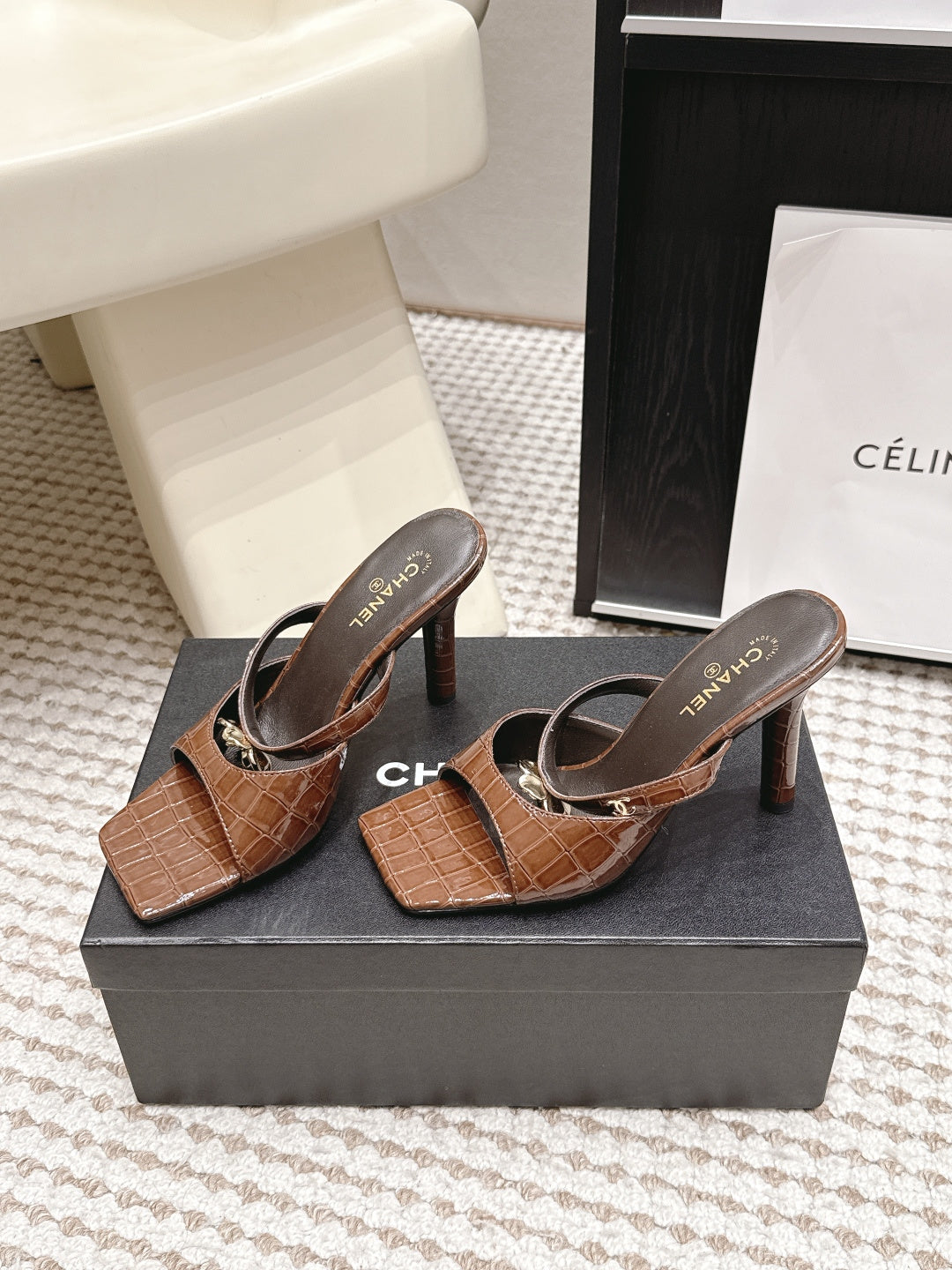 Chanel 2026 High-Heeled Crocodile-Patterned Sandal Leather 930661