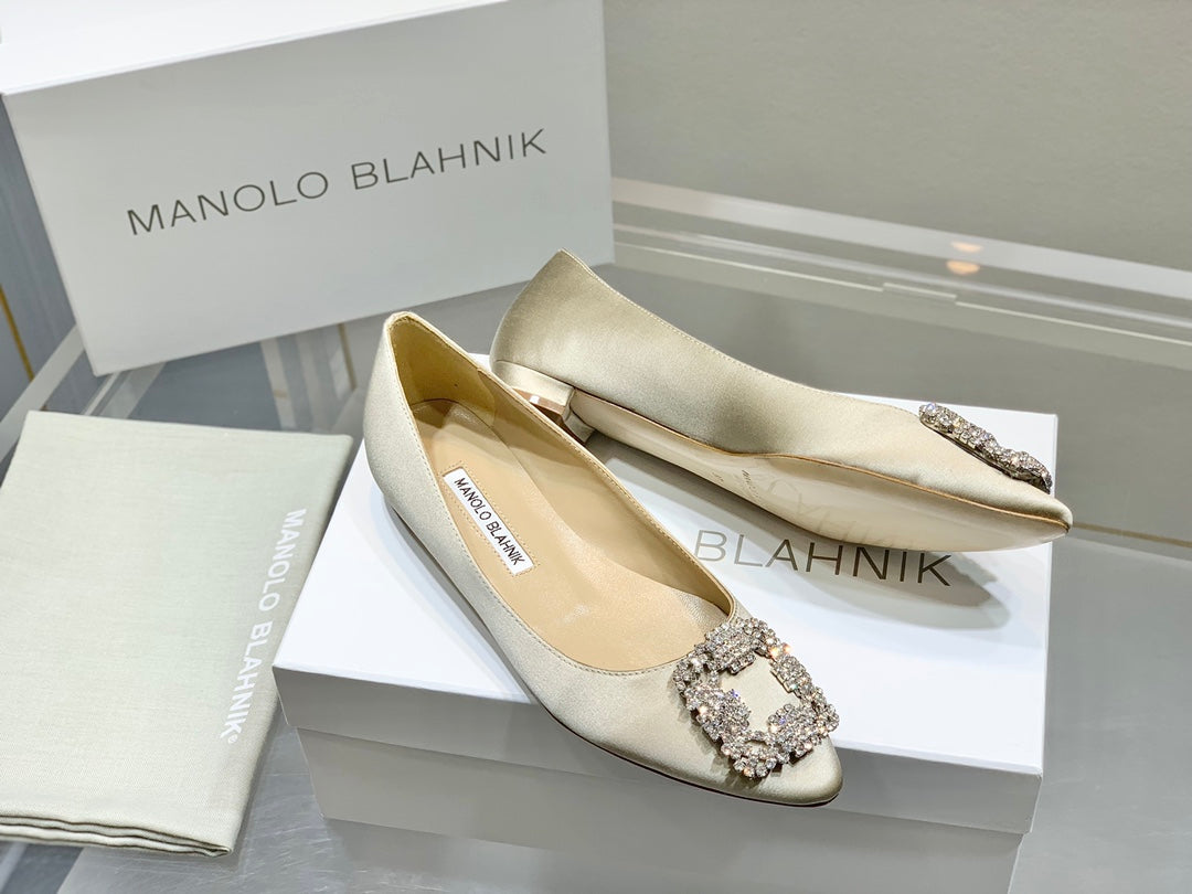 Manolo Diamond Buckle Pumps Beige Silk 327500