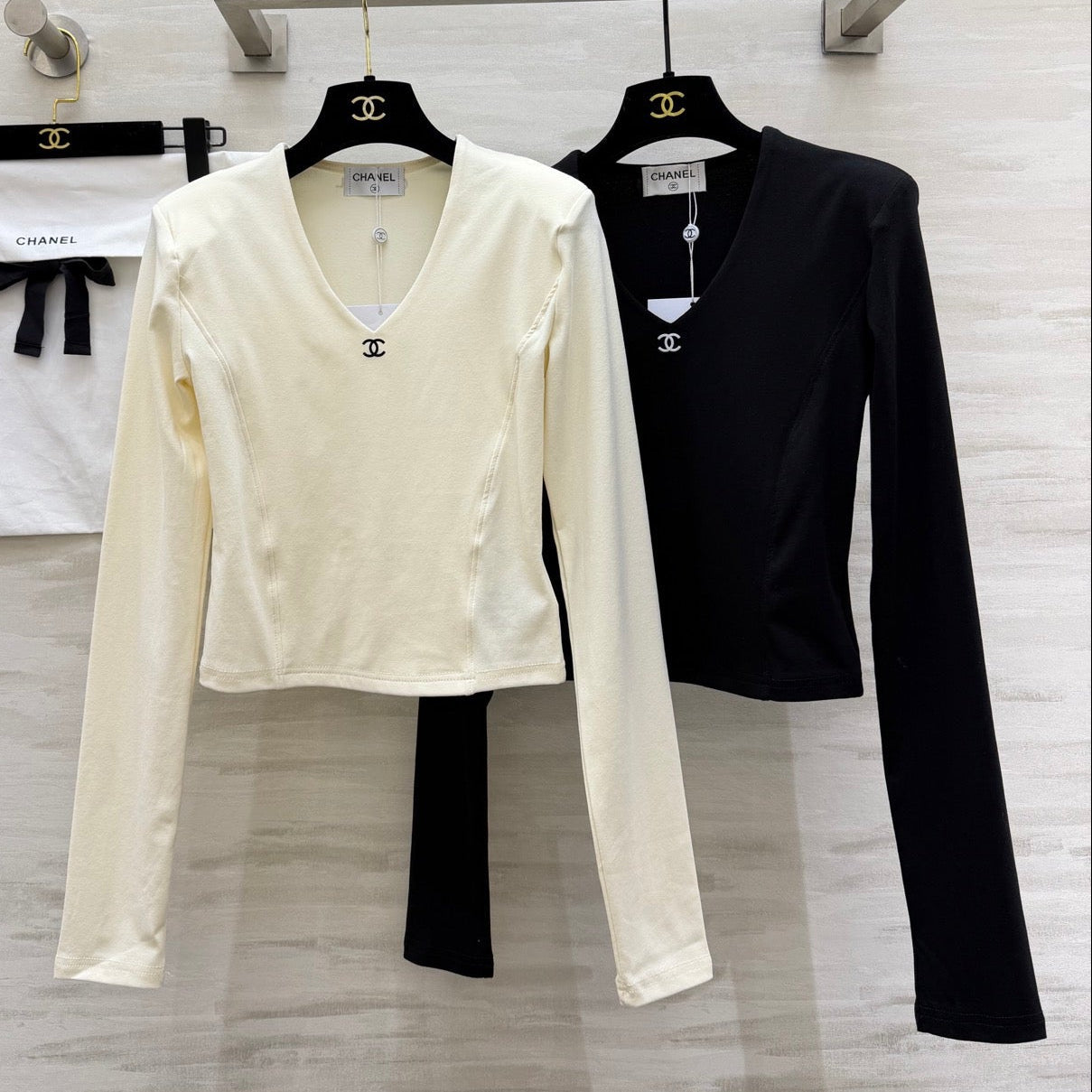 Chanel 2026 V-Neck Long-Sleeve Top Black and Off-white Cotton