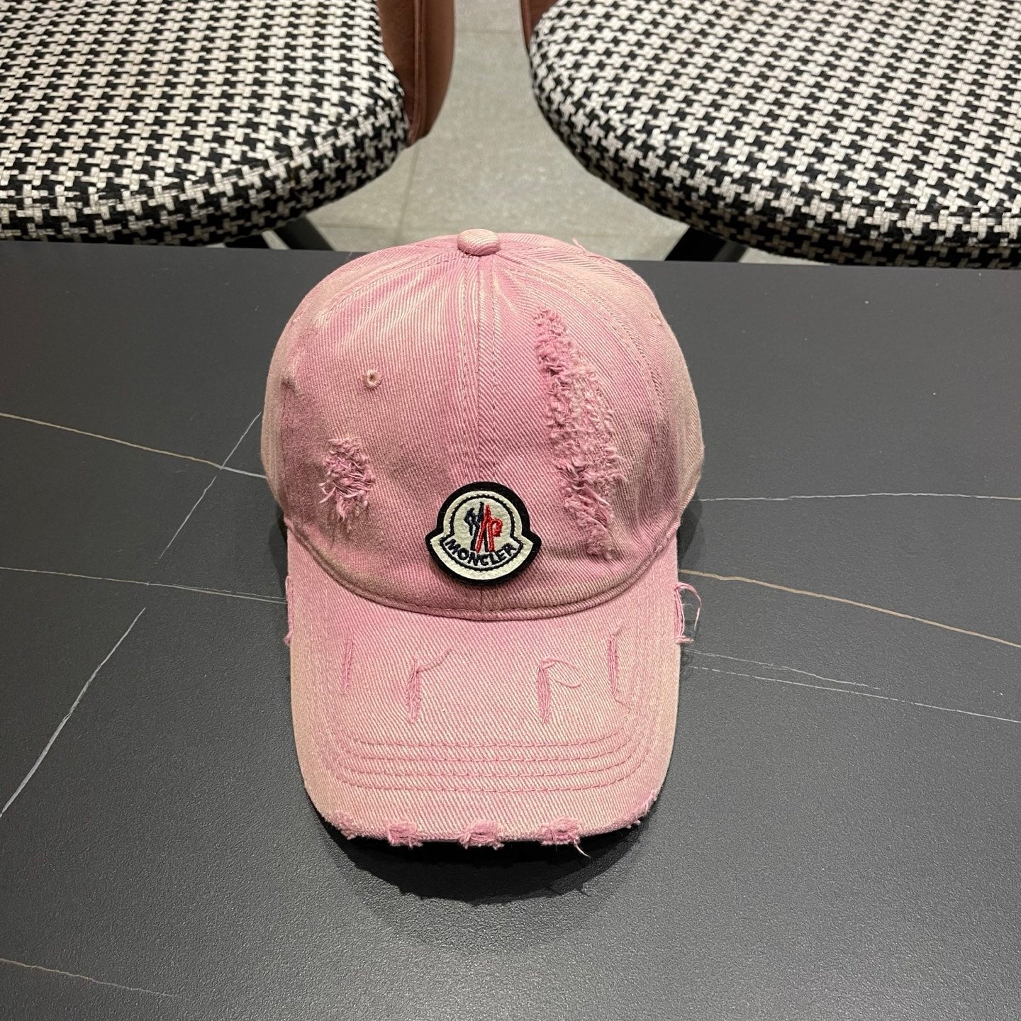 Moncler Ripped Hat 195955