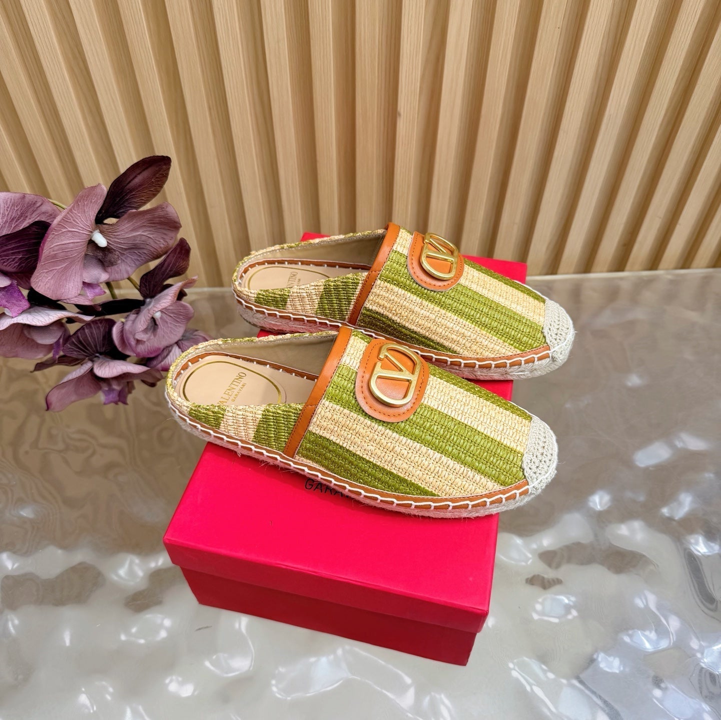 VT Garavani 26s Mule Woven Raffia 702263