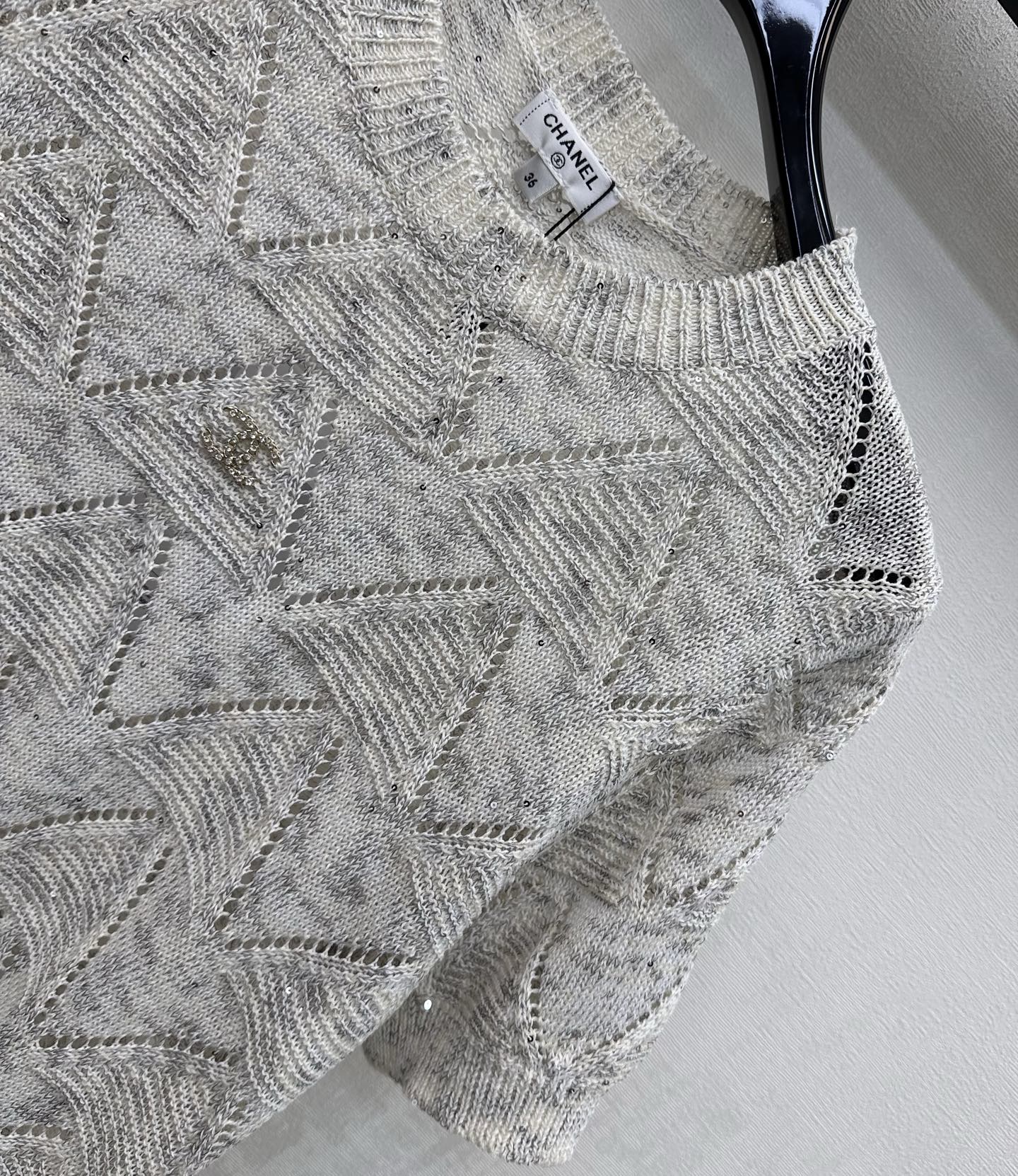 Chanel 2026 Wool Short-sleeved Knit Top With Metallic Logo 374878