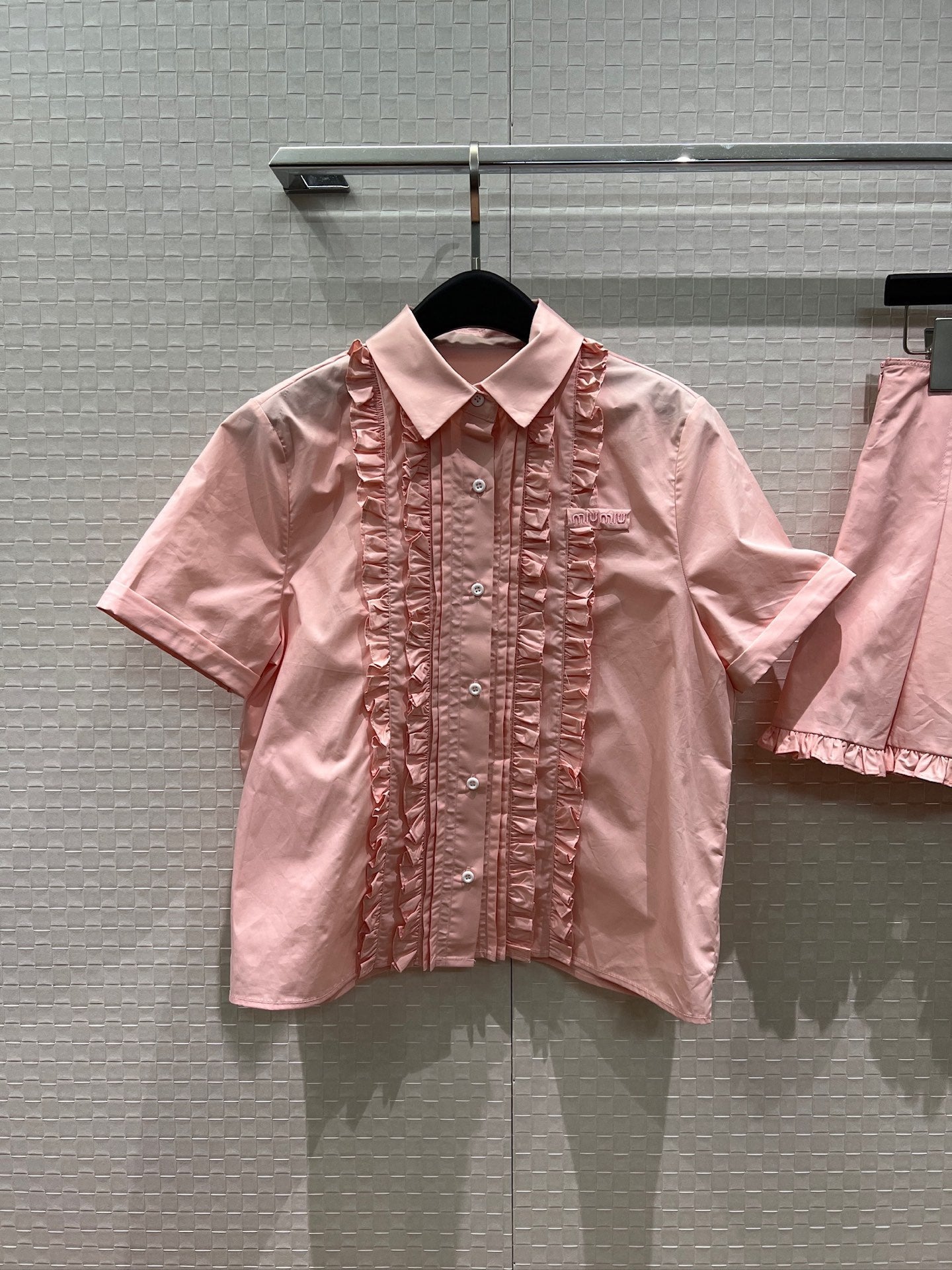 Miumiu 2026 Ruffled Short-sleeved Shirt With Wide-pleated Lace Skirt 265868