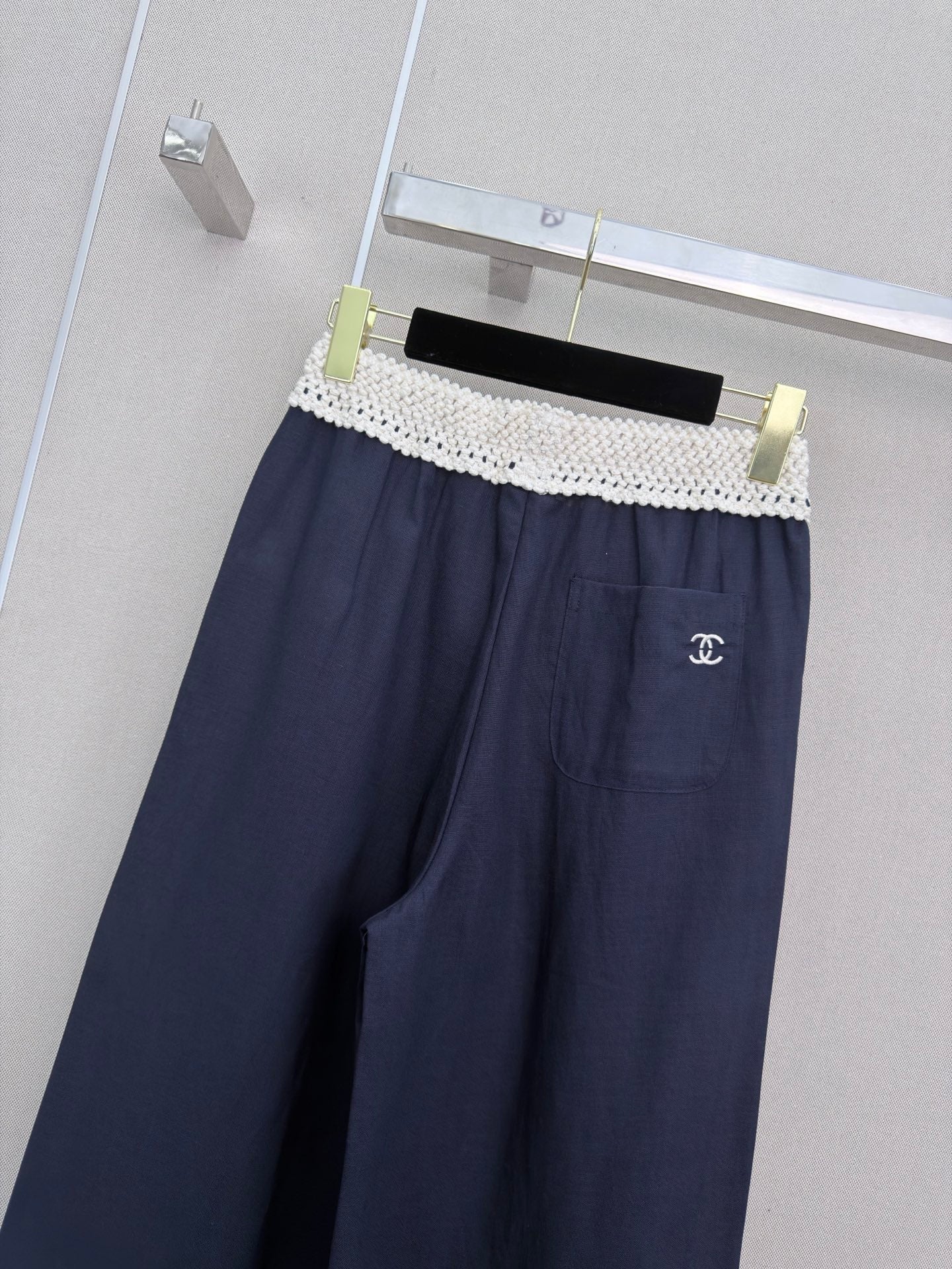Chanel 2026 Wide-leg Trousers With Unique Waist Tencel Linen 377055