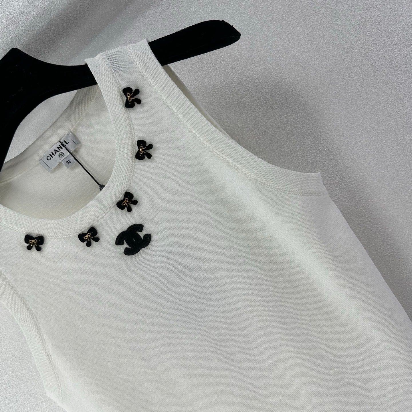 Chanel 2026 Bow-tie Knit Vest Wool 395547