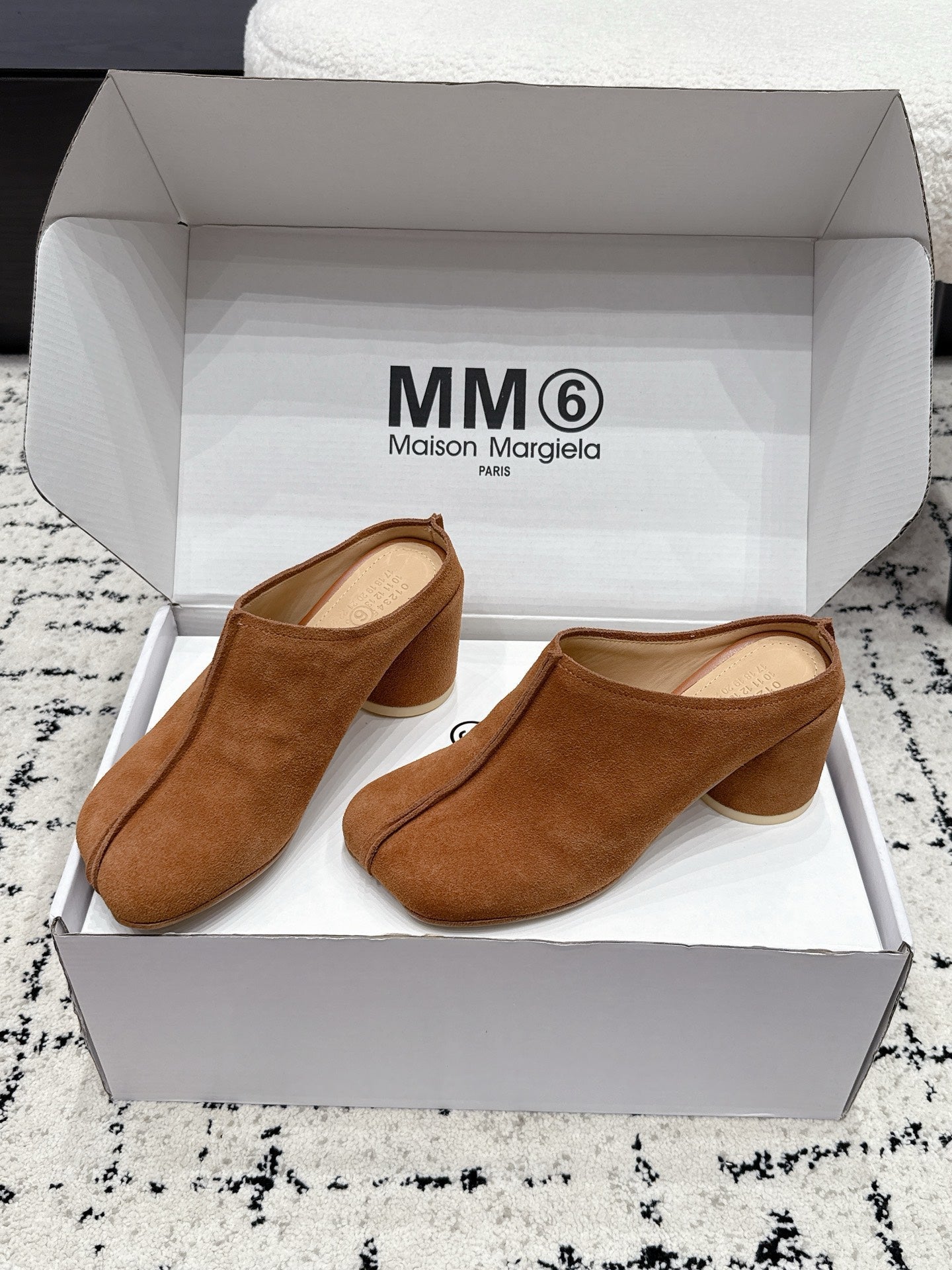 Maison Margiela 2026 Closed-Toe Chunky Heel Mules 70mm Cowhide Suede 924849