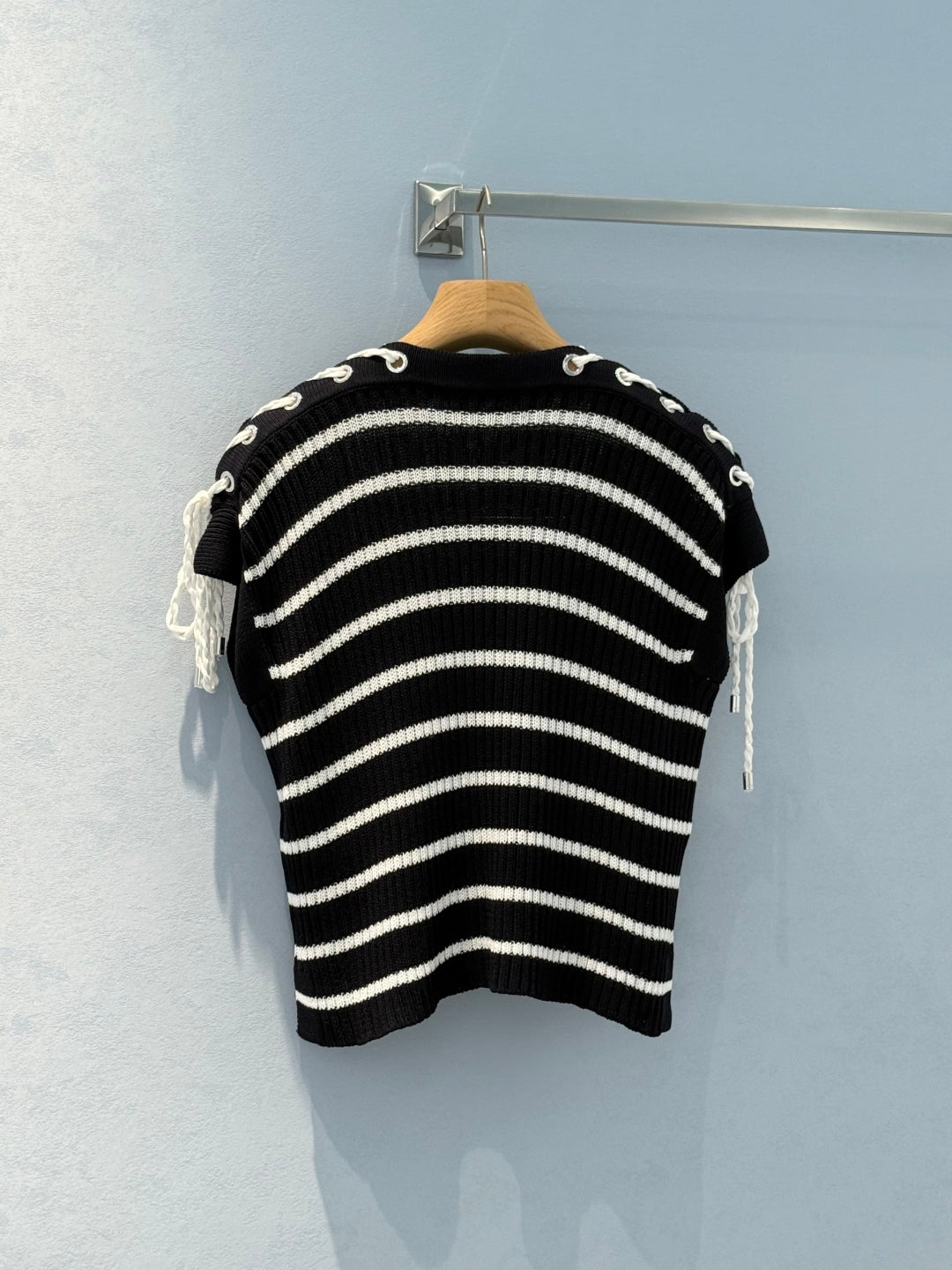 CD 25 Striped One-shoulder Knitted Short-sleeved Top Black Cotton