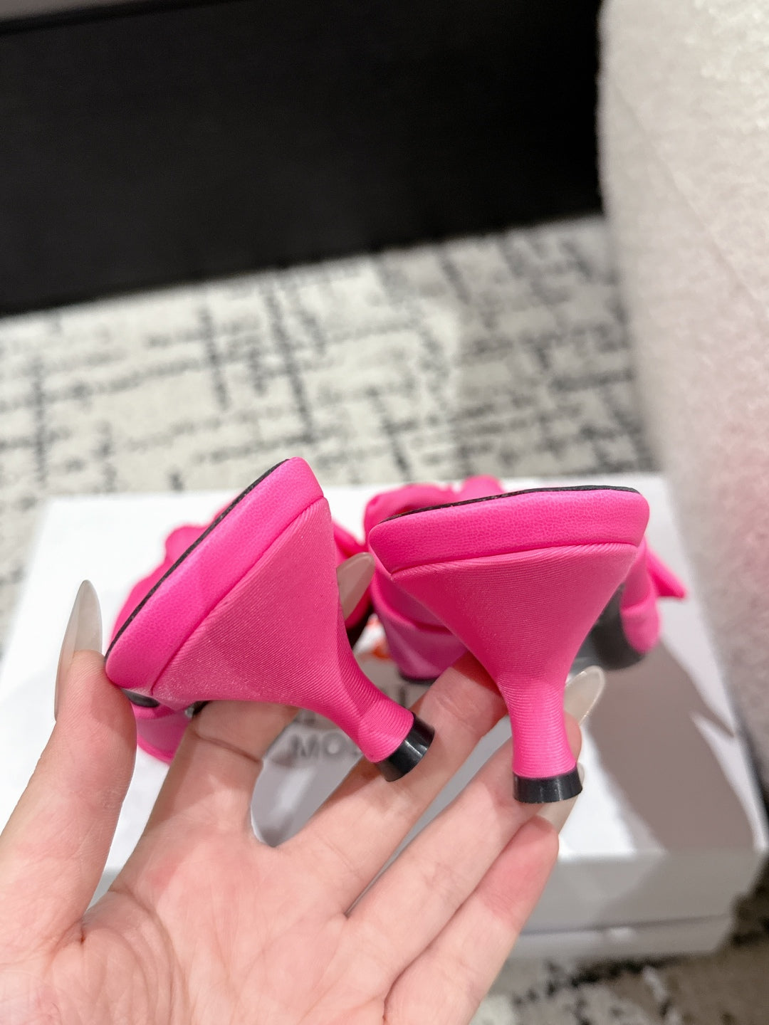 KNIFE LAVALIÃˆRE 45MM MULE IN BRIGHT PINK NYLON JERSEY