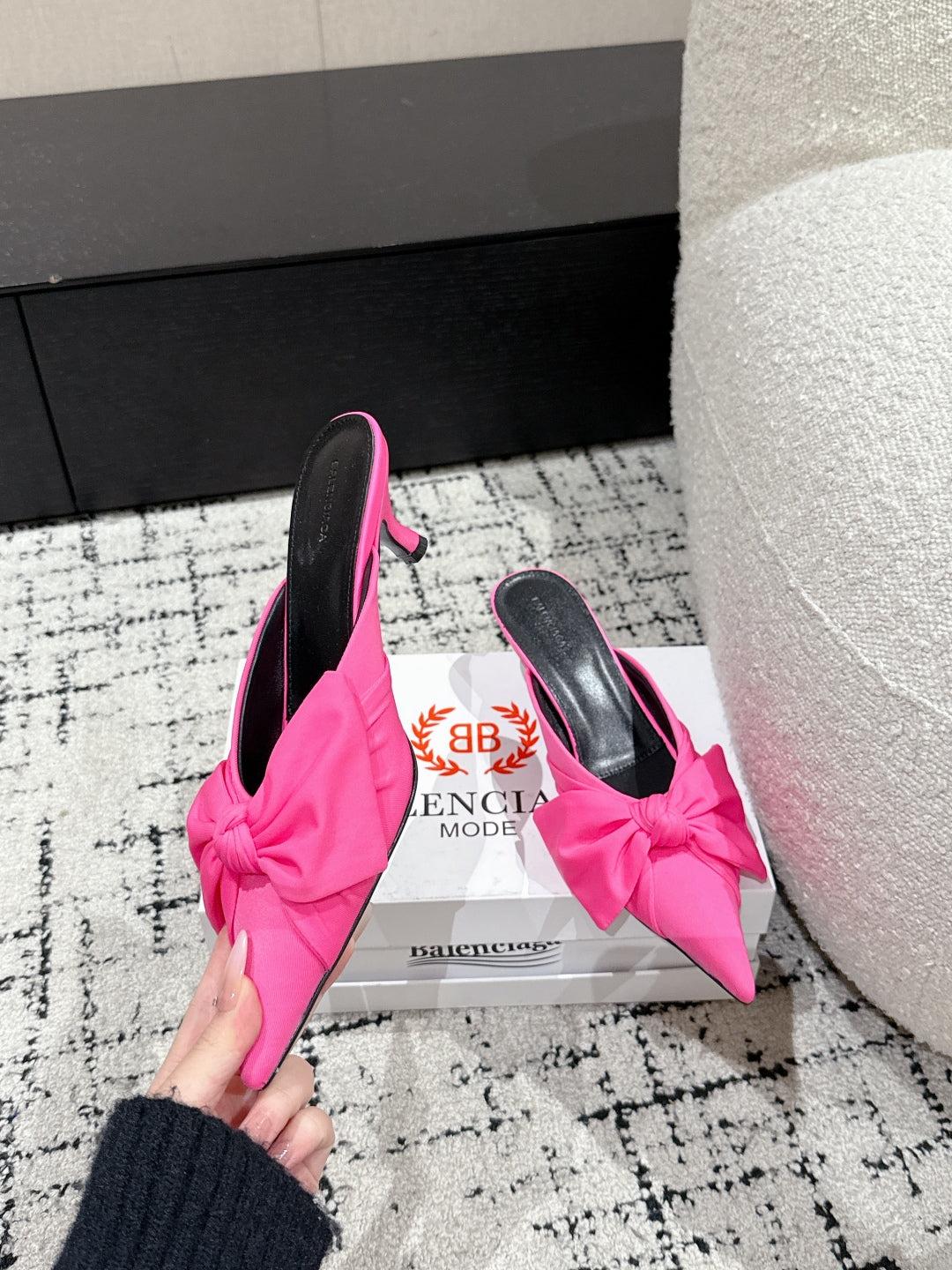 KNIFE LAVALIÃˆRE 45MM MULE IN BRIGHT PINK NYLON JERSEY