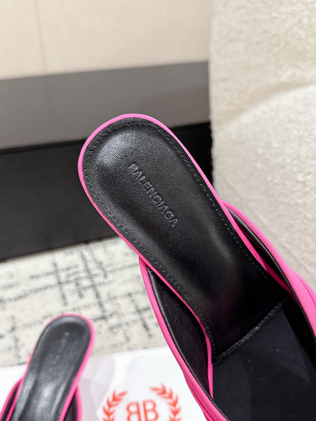 KNIFE LAVALIÃˆRE 45MM MULE IN BRIGHT PINK NYLON JERSEY