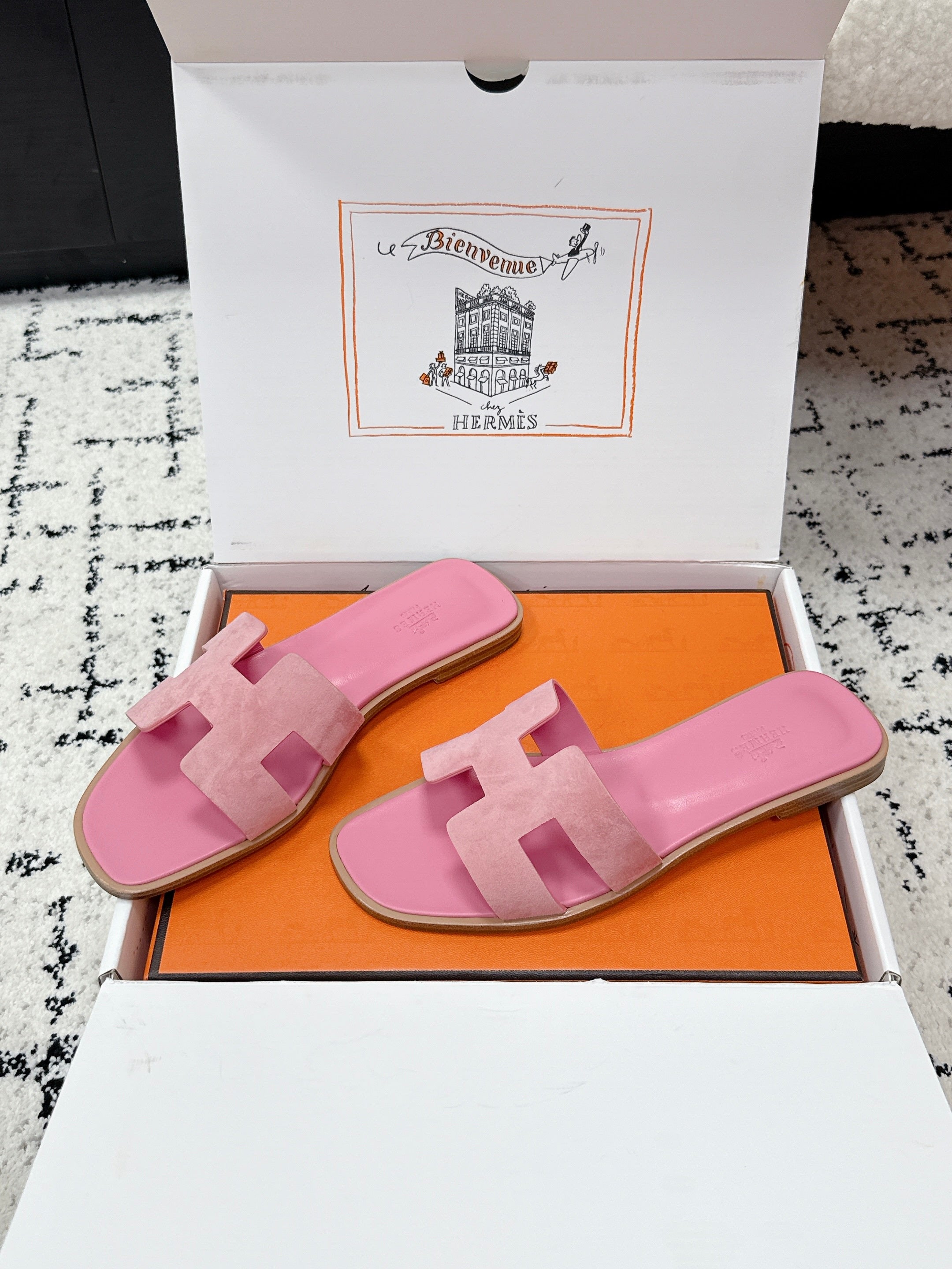 HM 26ss Oran Sandals Pink Suede 617187