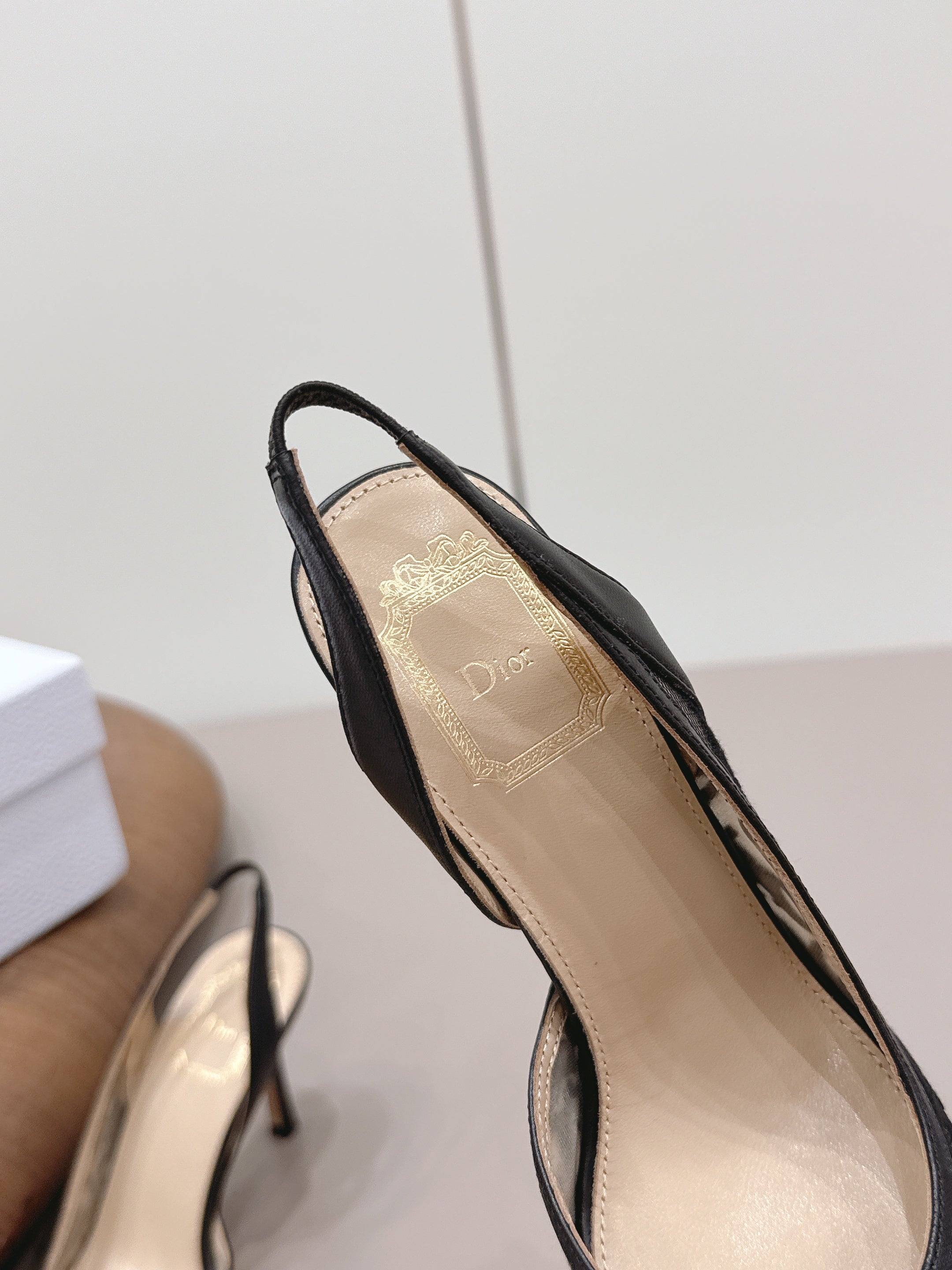 CD 26A Slingback 80 Sheepskin Lace Embroidery