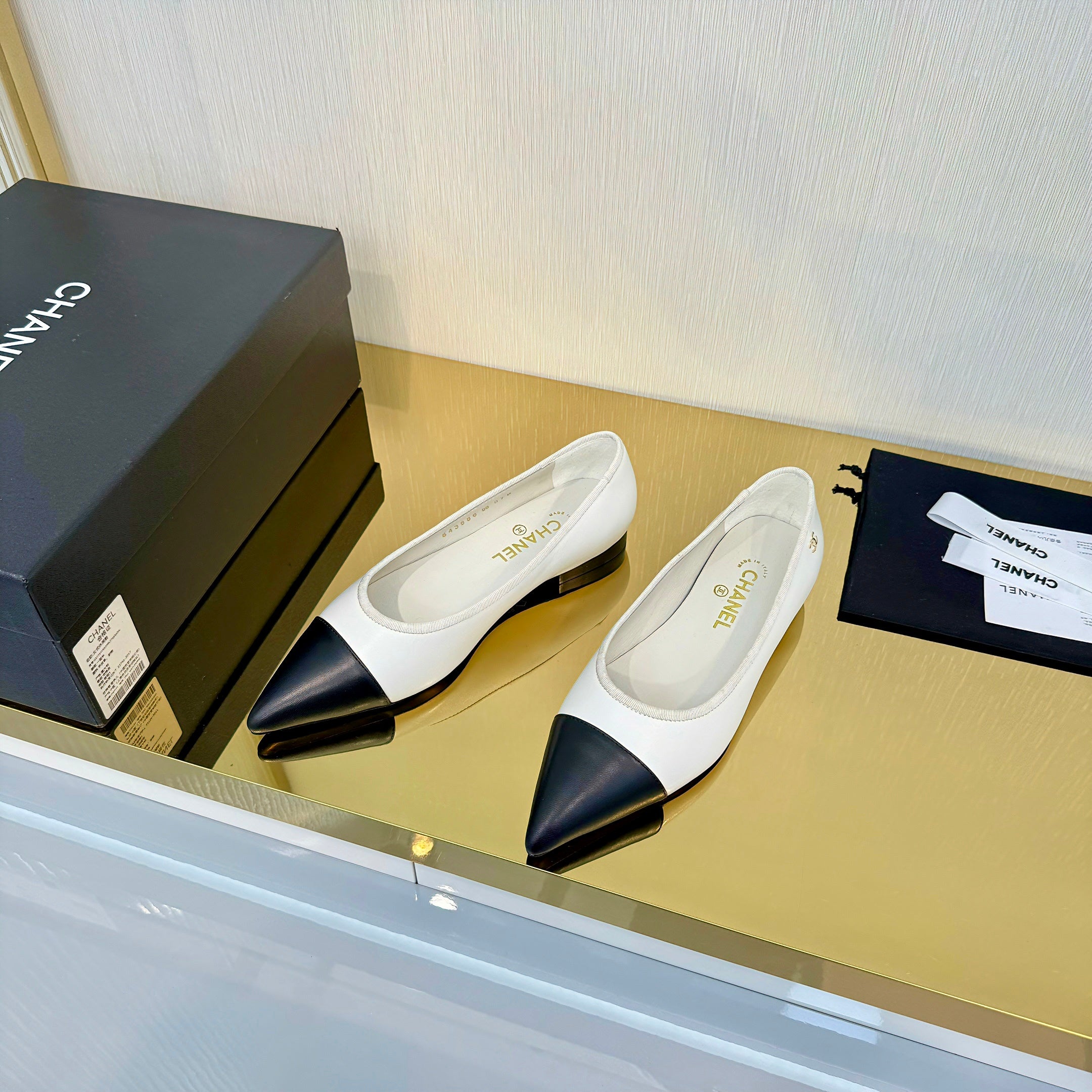 CC 2026 Ballet Flats White Black Sheepskin 668123
