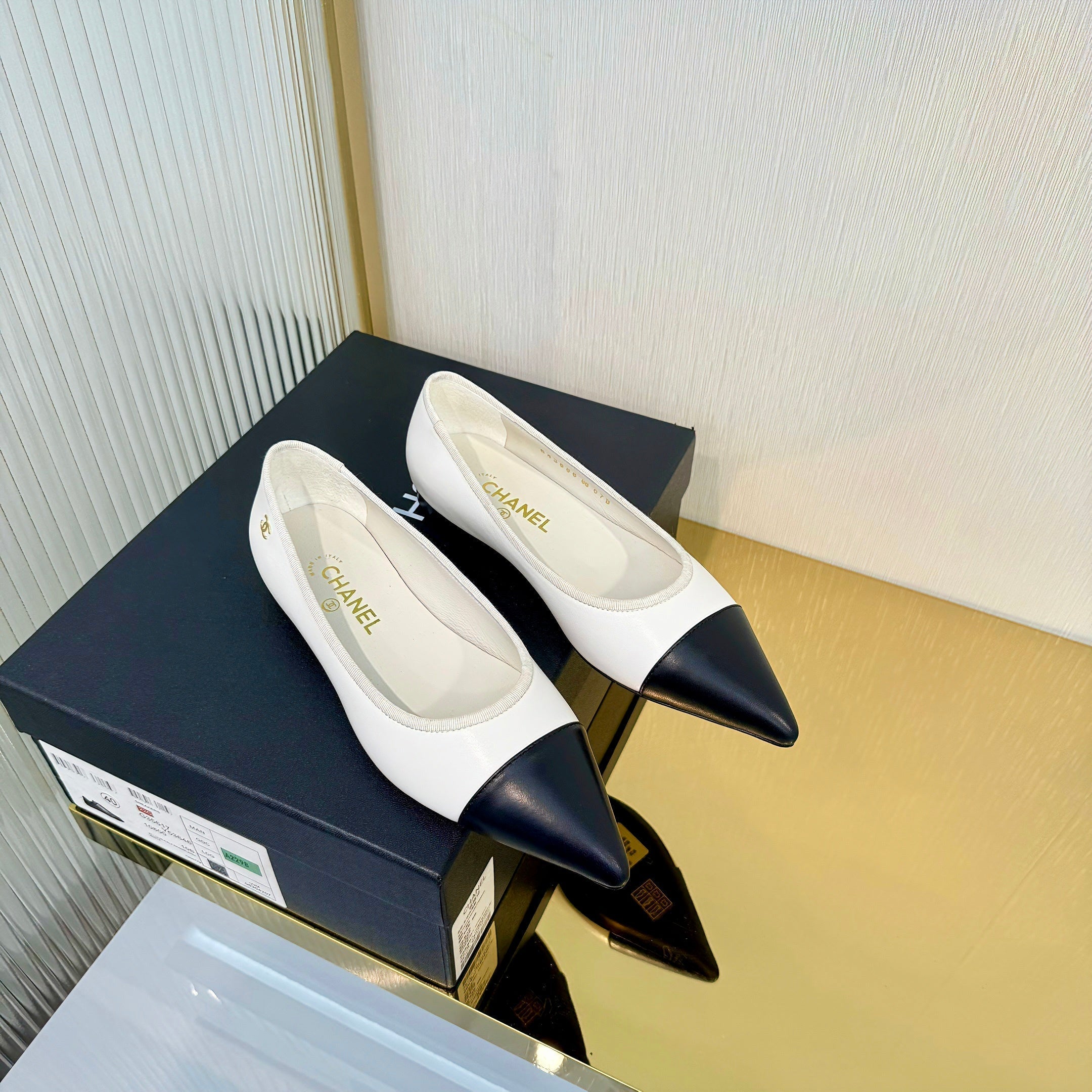 CC 2026 Ballet Flats White Black Sheepskin 668123