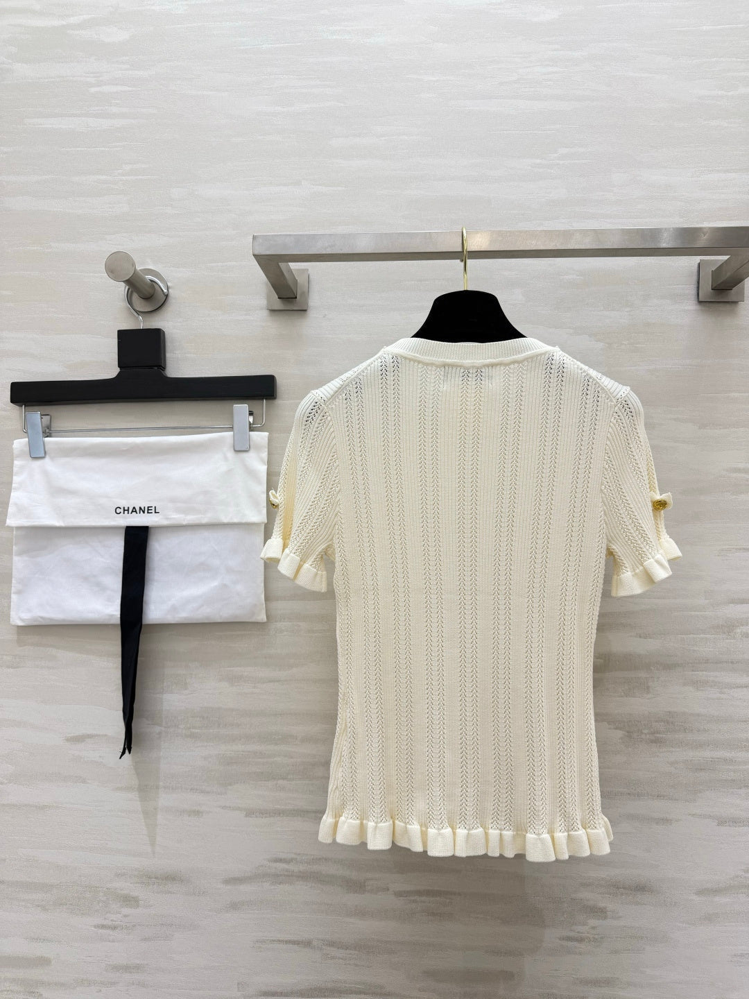 Chanel 2026 Gold Button Bow Short-sleeve Top Cream Cotton 394202