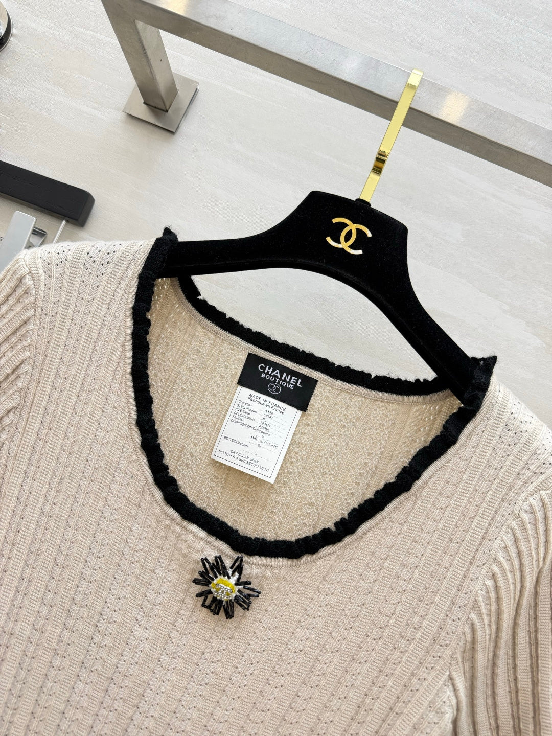 Chanel 2026 Daisy Stitched Knit Short-Sleeve Top Beige Black Cotton 394191