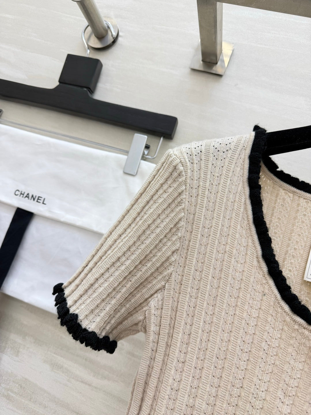 Chanel 2026 Daisy Stitched Knit Short-Sleeve Top Beige Black Cotton 394191