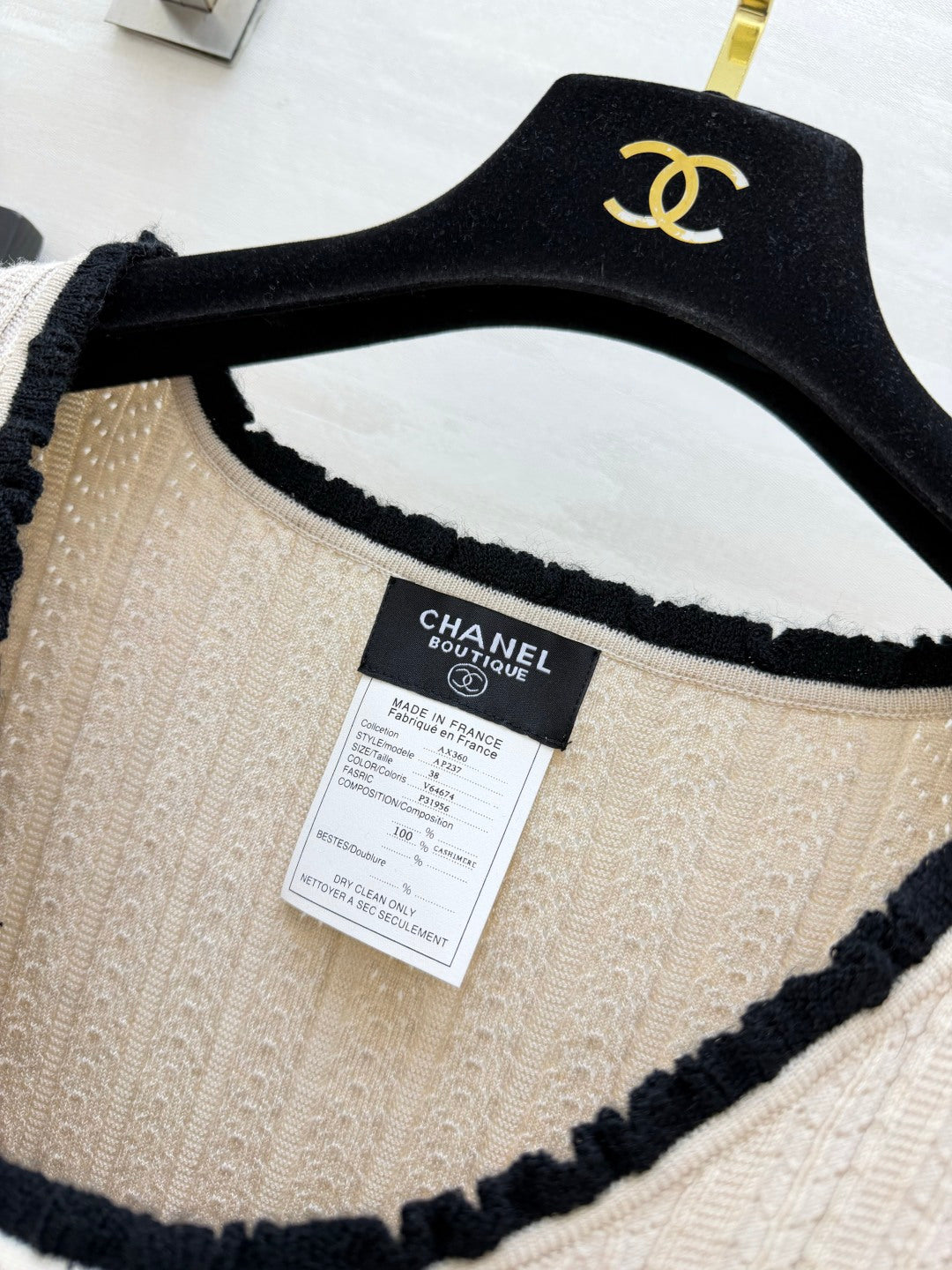 Chanel 2026 Daisy Stitched Knit Short-Sleeve Top Beige Black Cotton 394191