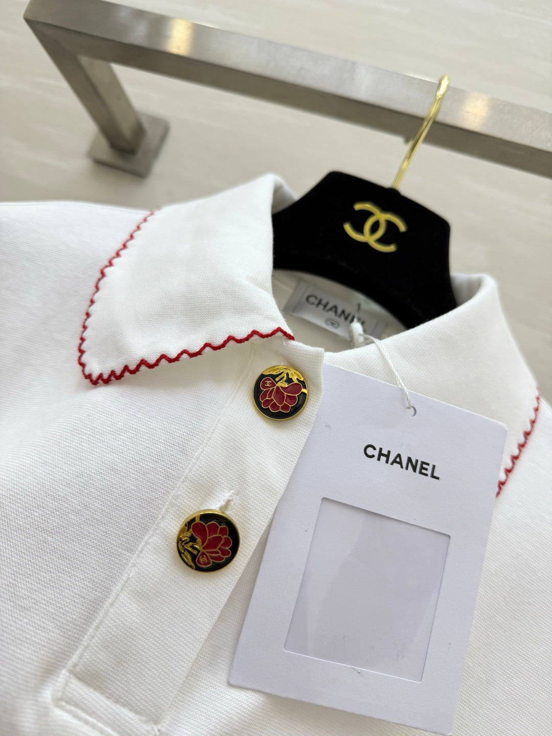 Chanel 2026 Red-Trimmed Peter Pan Collar Polo Short-Sleeve White Cotton 666394