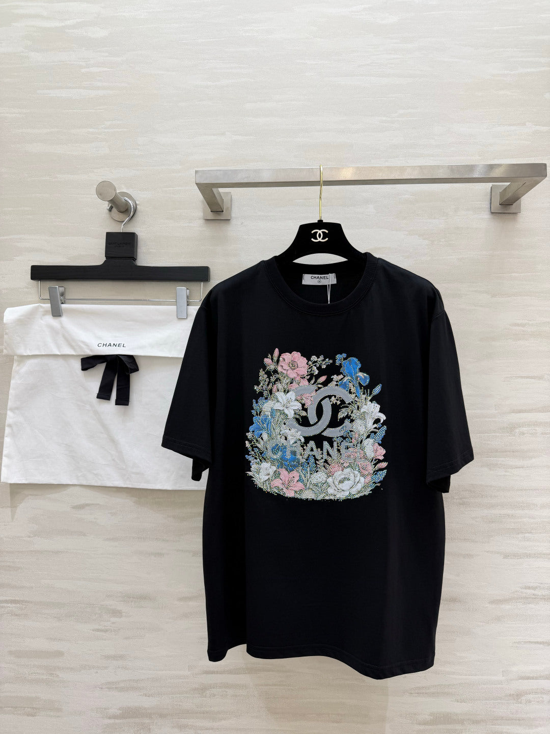 Chanel 2026 Floral Rhinestone T-shirt Cotton 681379