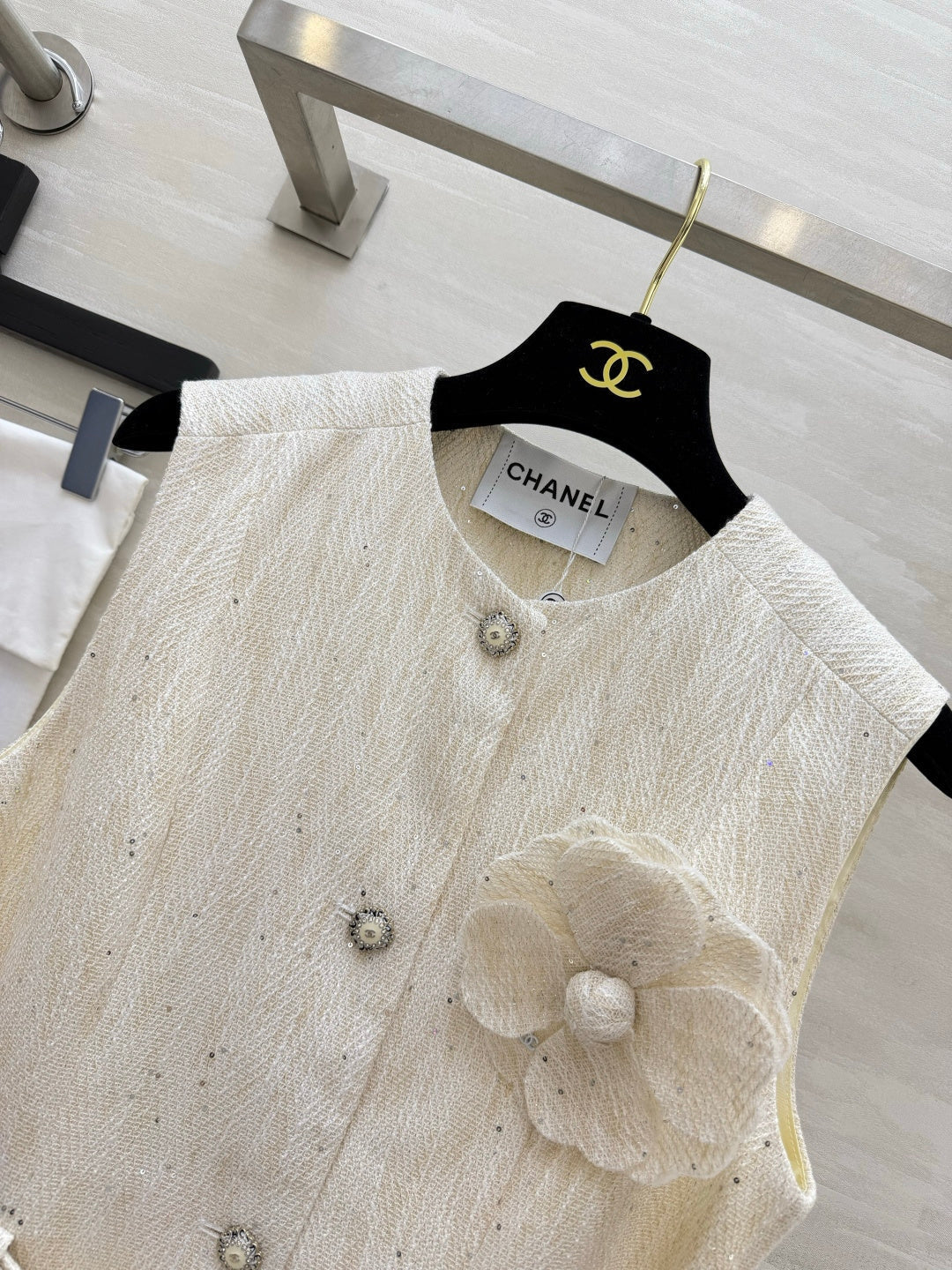 Chanel 2026 Vest Off-white Tweed 408524