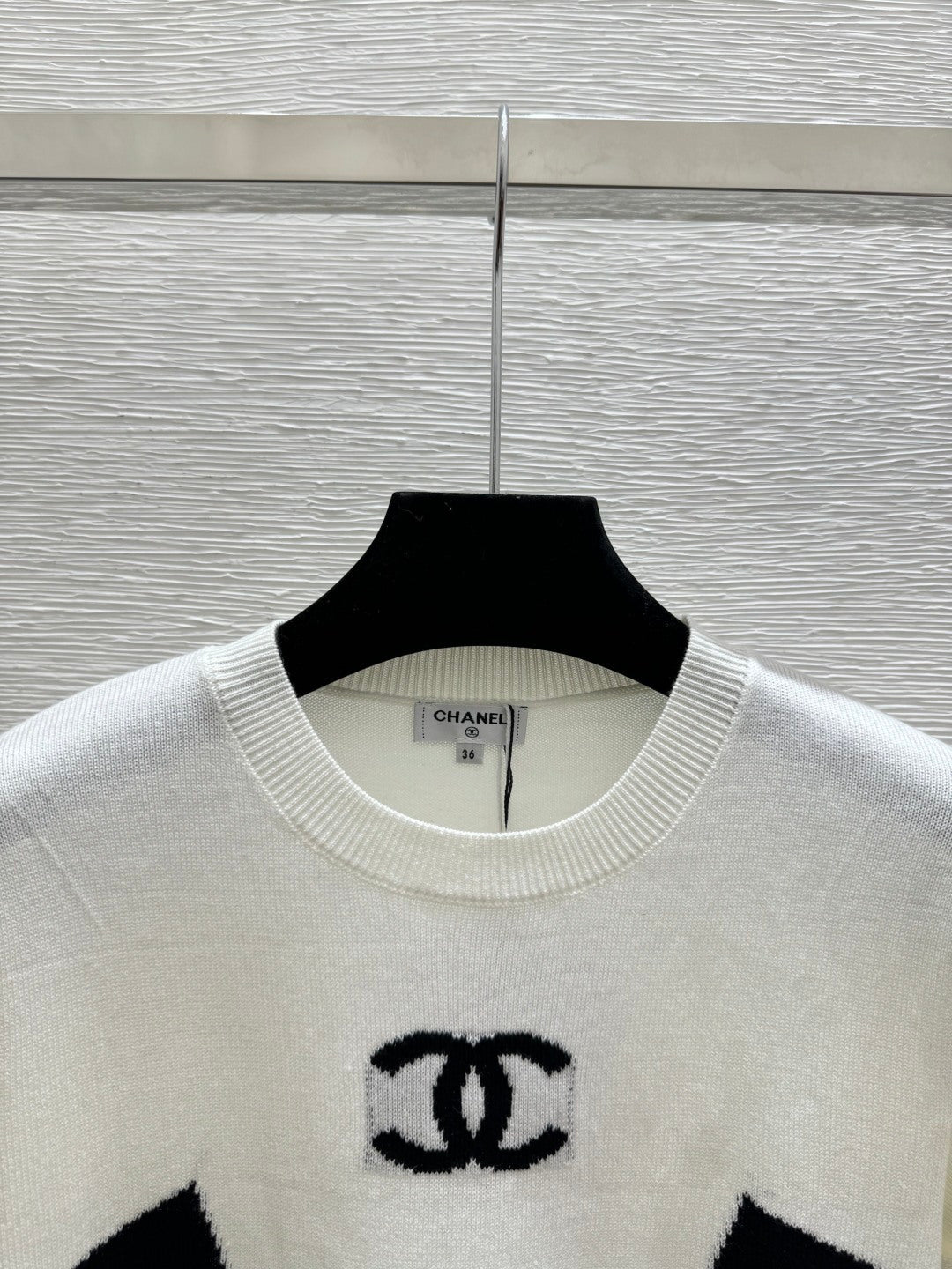 Chanel 2026 Round Neck Knitted Short Sleeve Black and White Wool 150555