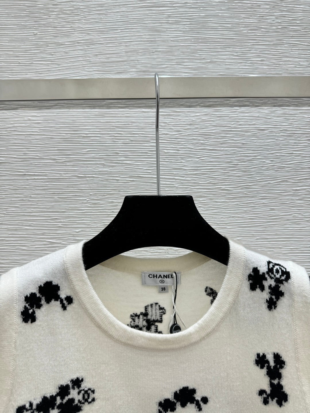 Chanel 2026 Floral Crew Neck Knit Vest Wool 363301