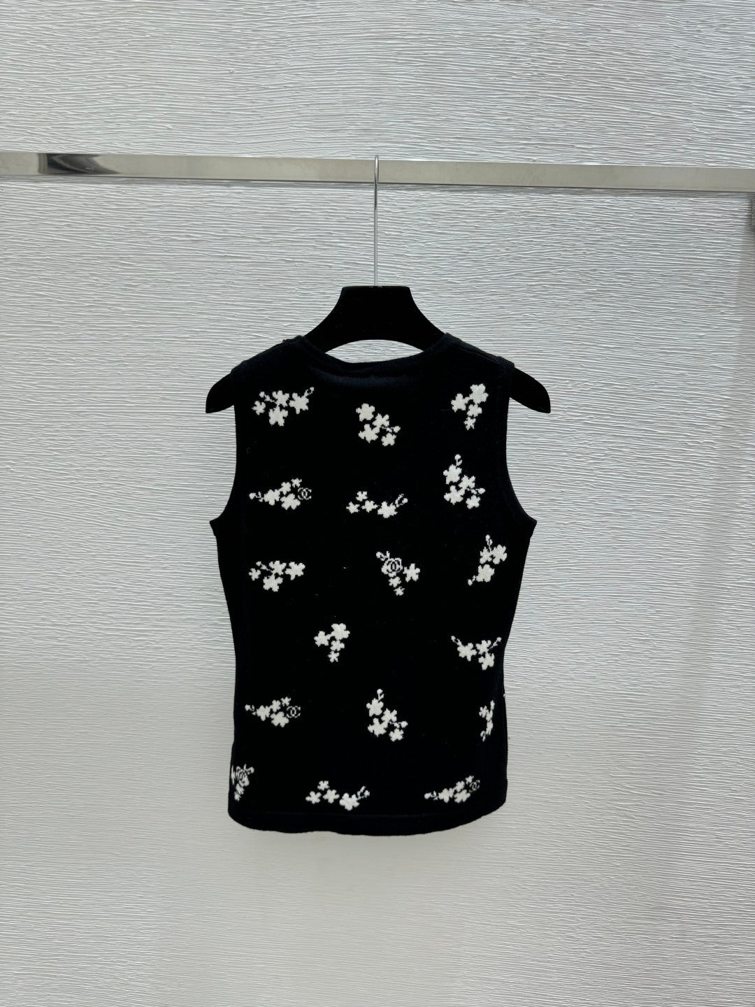 Chanel 2026 Floral Crew Neck Knit Vest Wool 363301