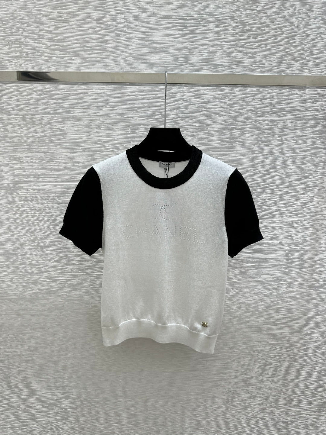 Chanel 2026 Simple Crew Neck Knitted Short-Sleeve Wool Tencel 397722