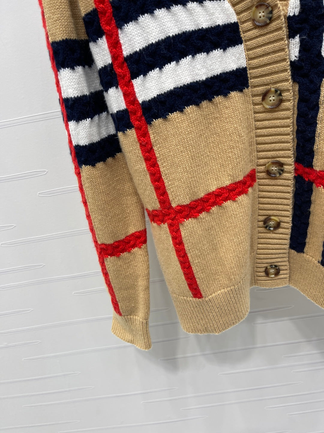 Burberry 25 V-neck Long-sleeved Cardigan Beige Wool Cashmere