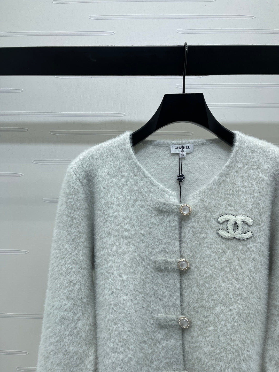 Chanel 2025 Fur-sleeved Crew Neck Cardigan Light Gray Polyester Wool 319594