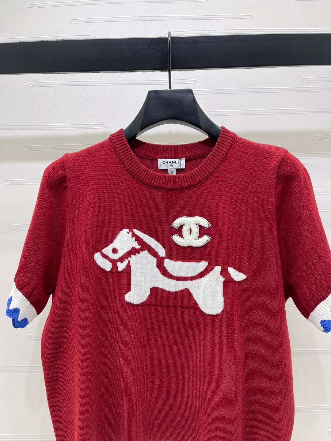 Chanel 2026 Horse Crew Neck Knit Short-Sleeve Shirt Red White Wool 402535