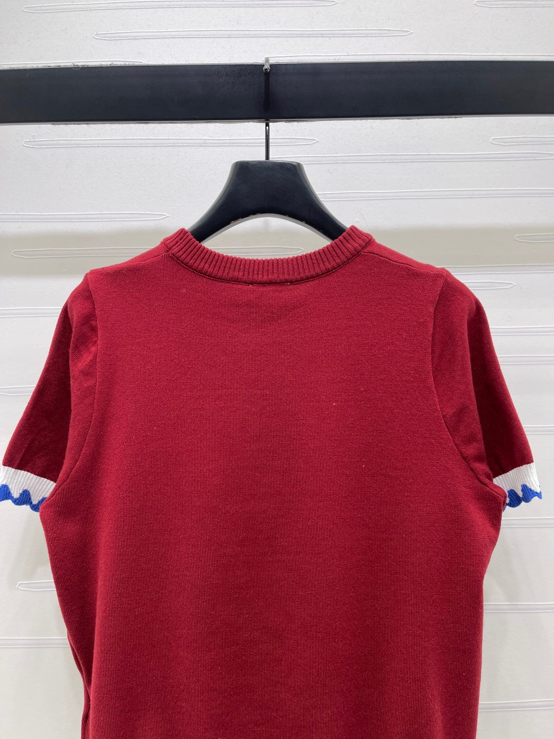 Chanel 2026 Horse Crew Neck Knit Short-Sleeve Shirt Red White Wool 402535