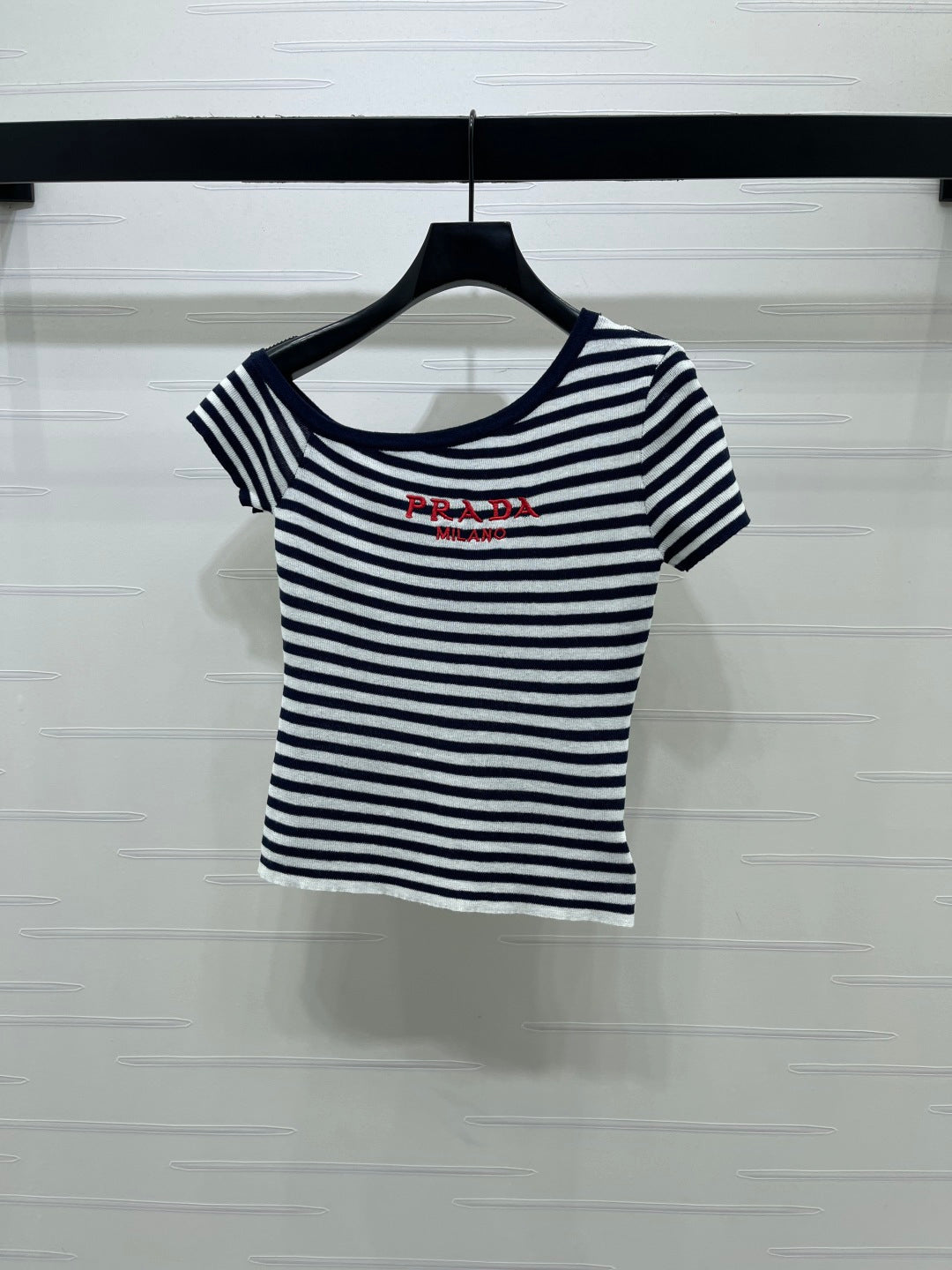 Prada 2026 One-shoulder Knit Short-sleeved Top Cotton 391450