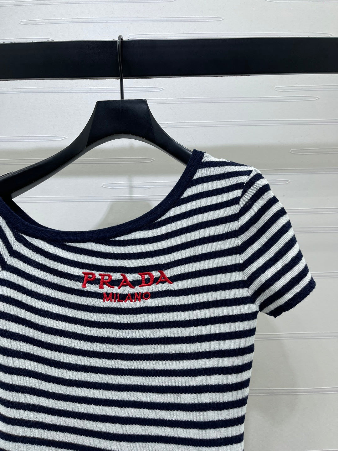 Prada 2026 One-shoulder Knit Short-sleeved Top Cotton 391450