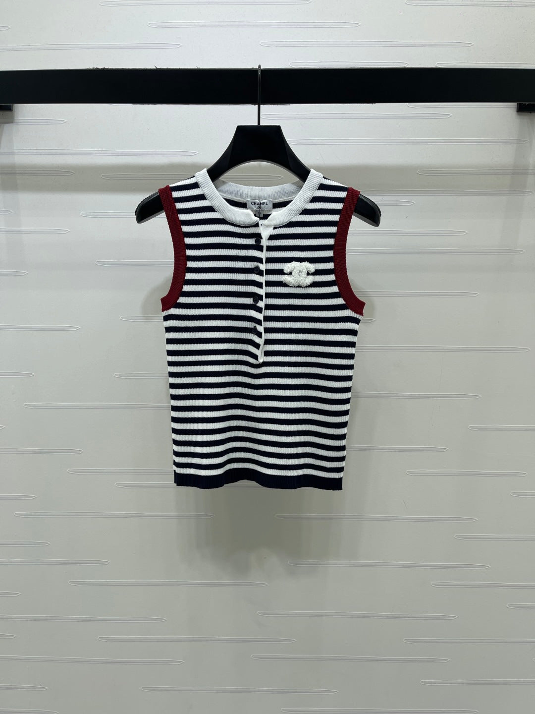 Chanel 2026 Color-blocked Crew Neck Knit Vest Wool 390665