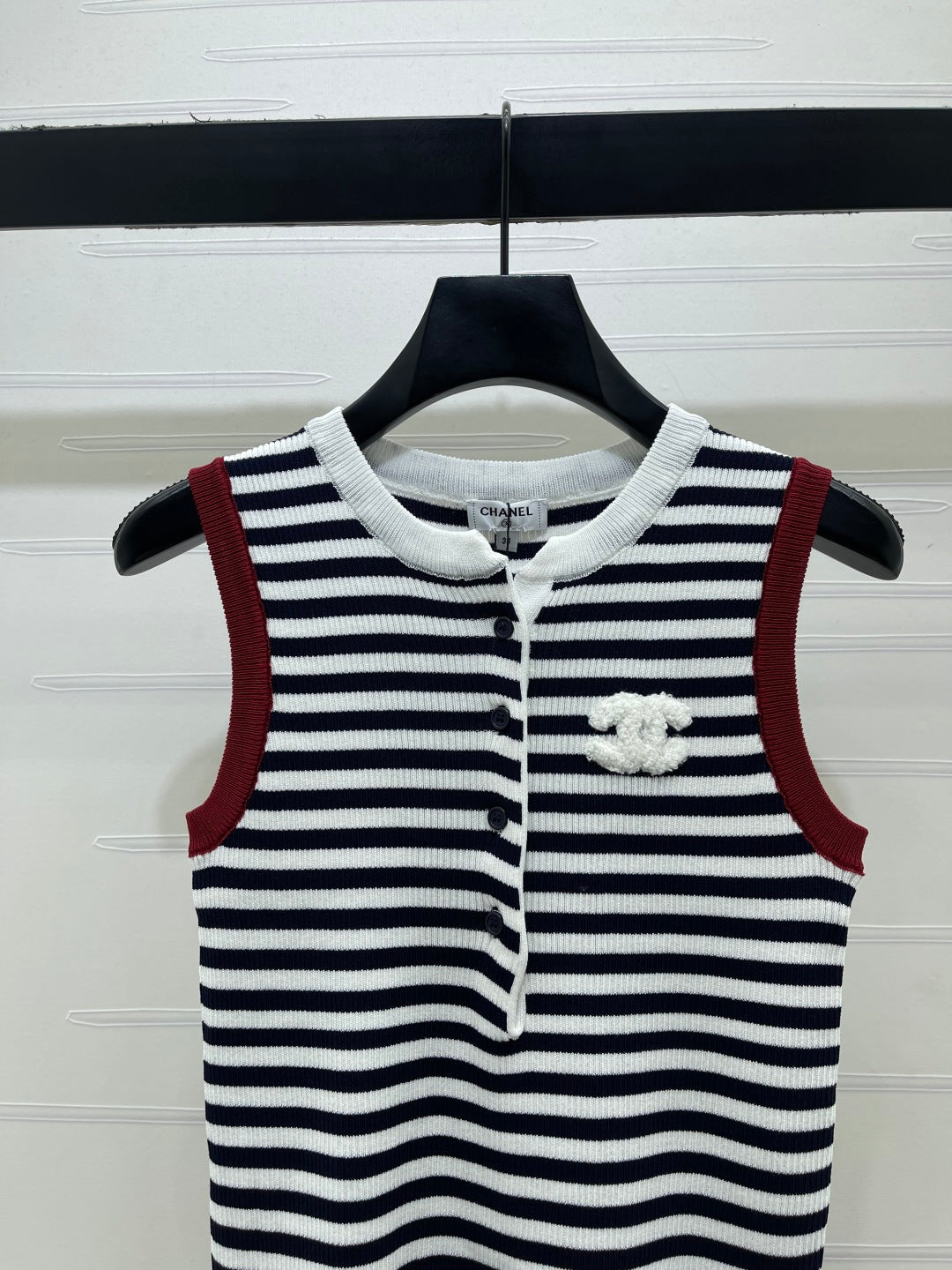 Chanel 2026 Color-blocked Crew Neck Knit Vest Wool 390665