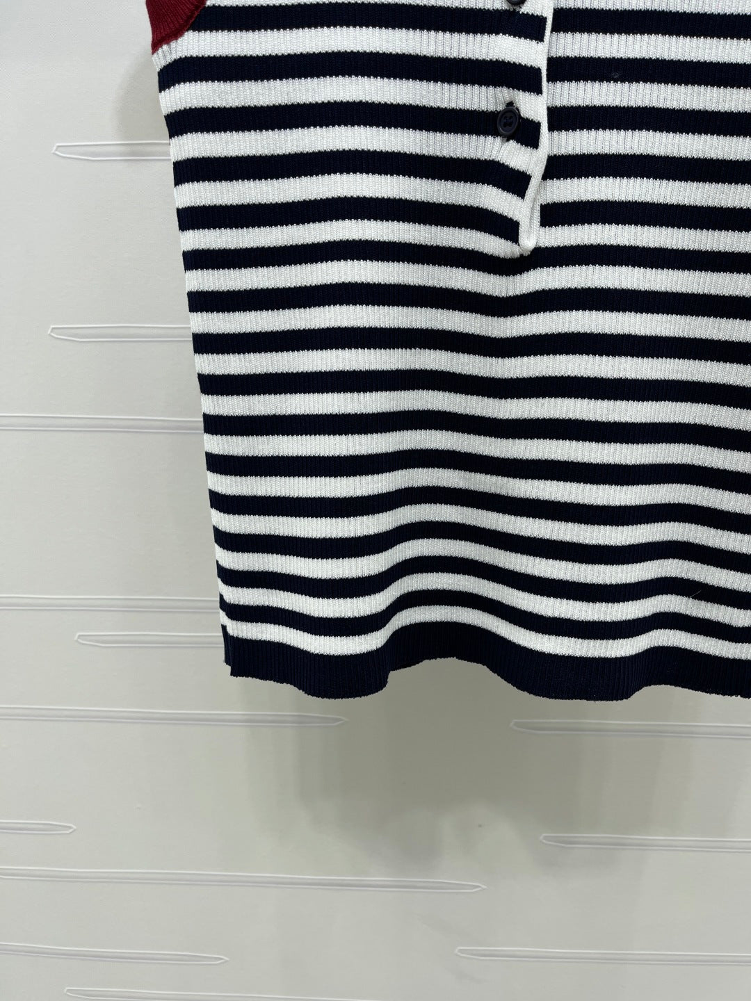 Chanel 2026 Color-blocked Crew Neck Knit Vest Wool 390665
