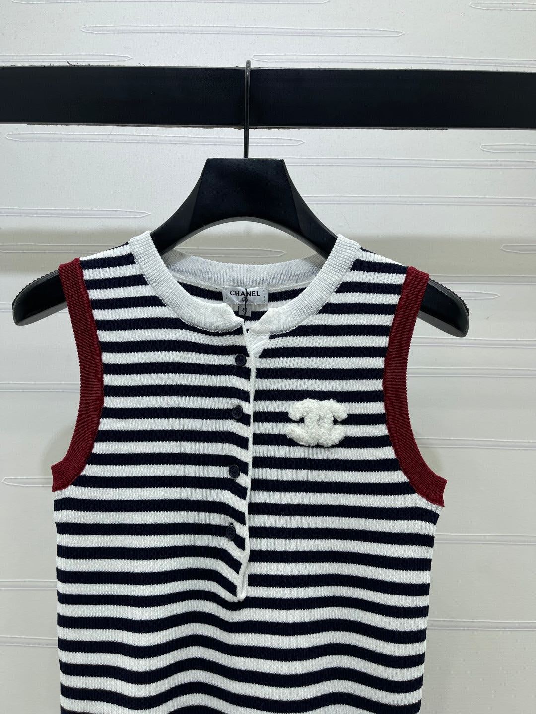 Chanel 2026 Color-blocked Crew Neck Knit Vest Wool 390665