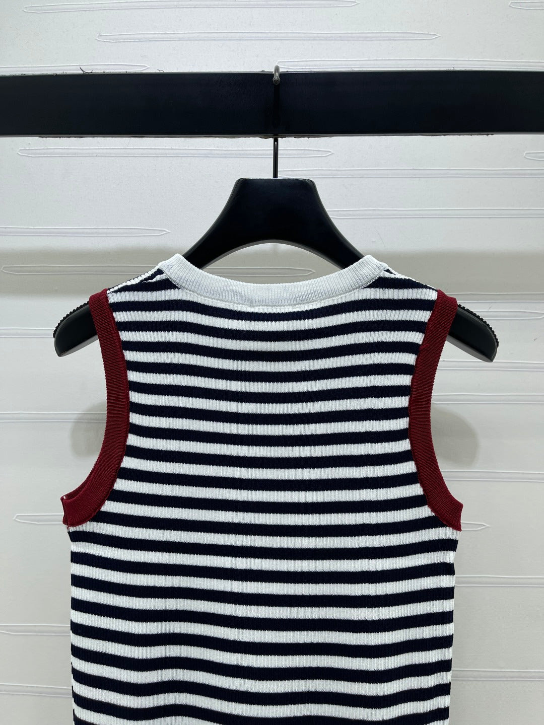 Chanel 2026 Color-blocked Crew Neck Knit Vest Wool 390665