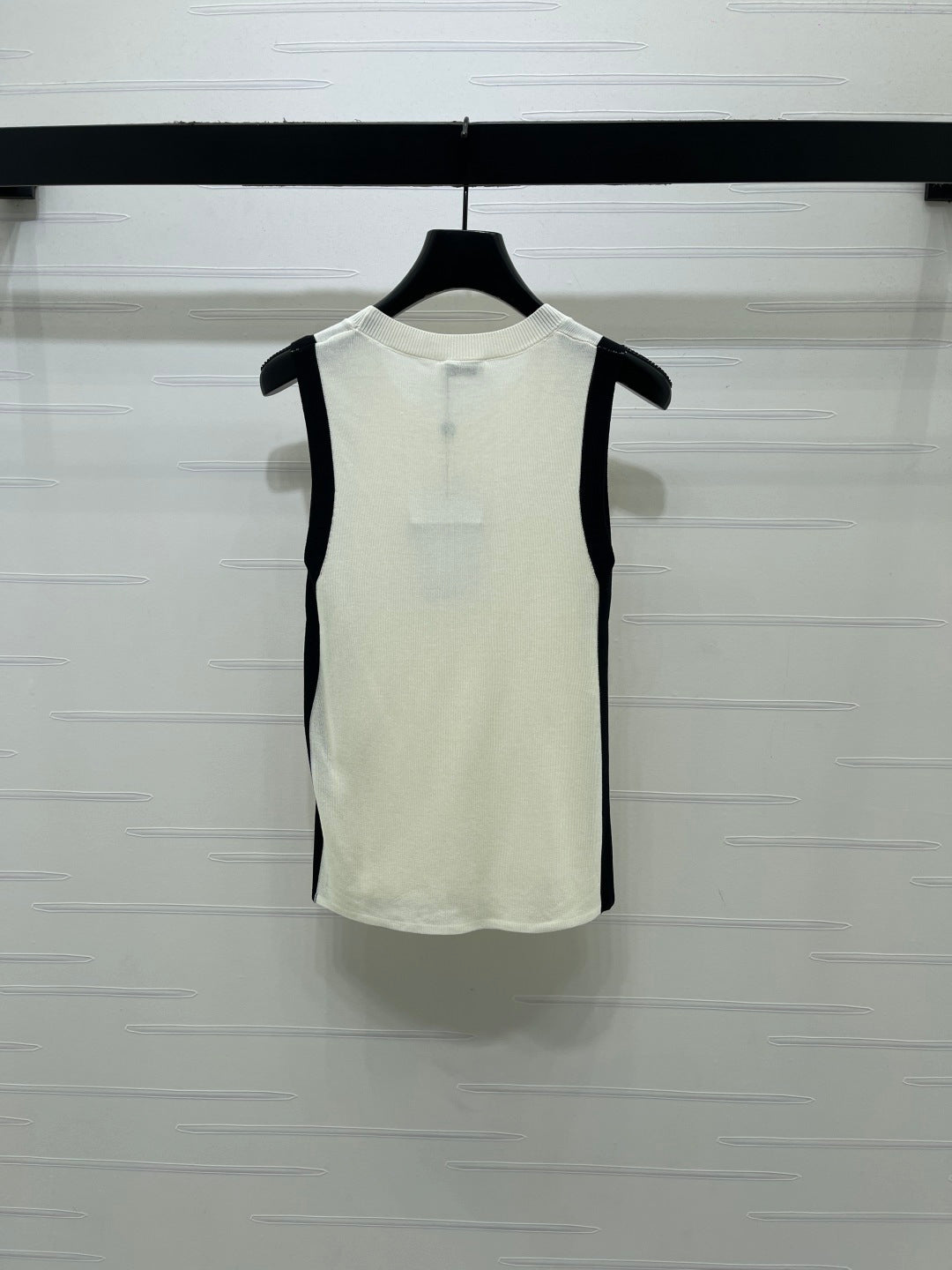 Chanel 2026 Color-blocked Knit Vest Tencel 390651