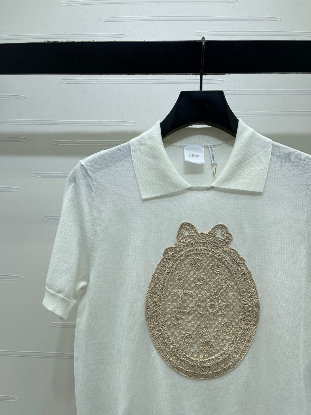 Dior 2026  Embroidered Collared Knit Short-sleeved Top 392653