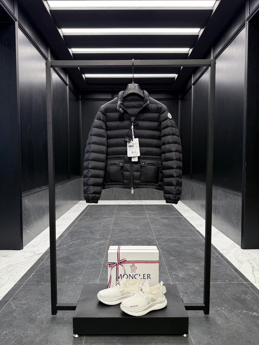 Moncler 25 Down Jacket Polyester 304735