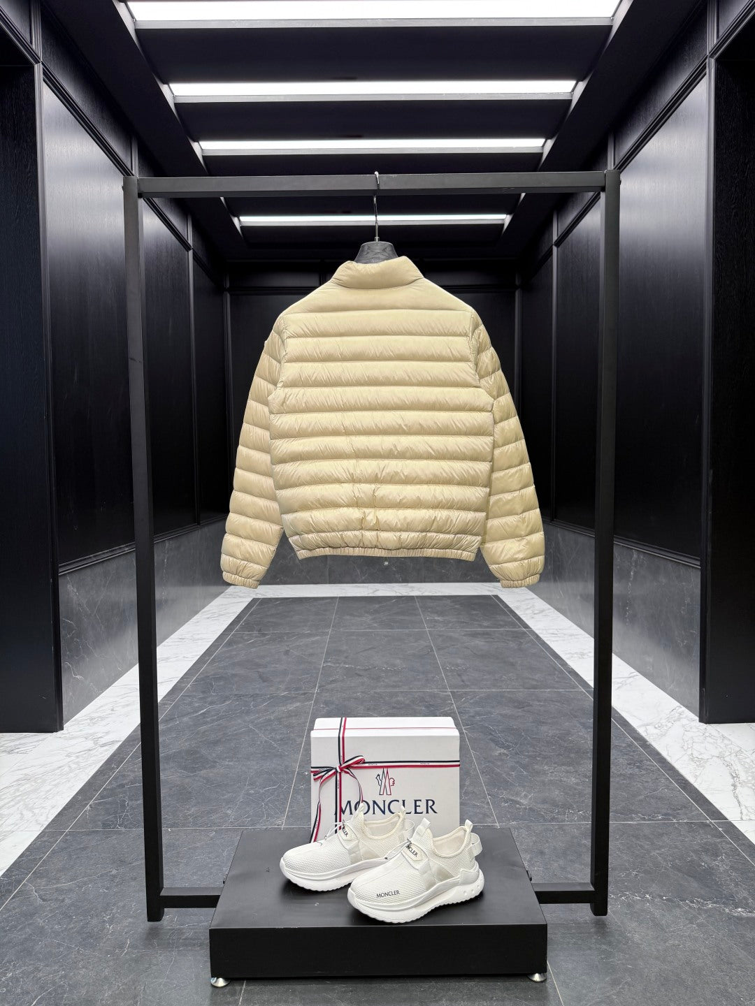 Moncler 25 Down Jacket Polyester 304735